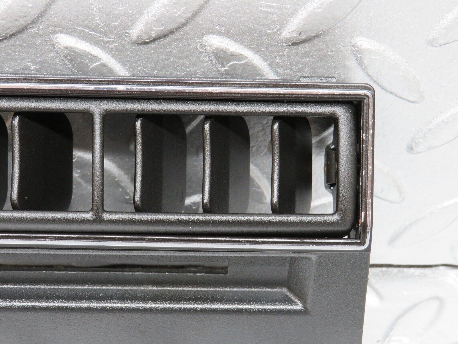 36187 Mercedes-Benz W126 420SE Centre Console Air Vent 1268300013