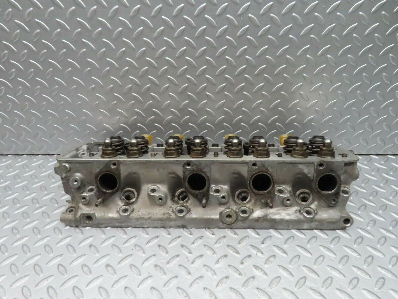16677 Mercedes-Benz C107 380SLC Cylinder Head Right Side 1160163001