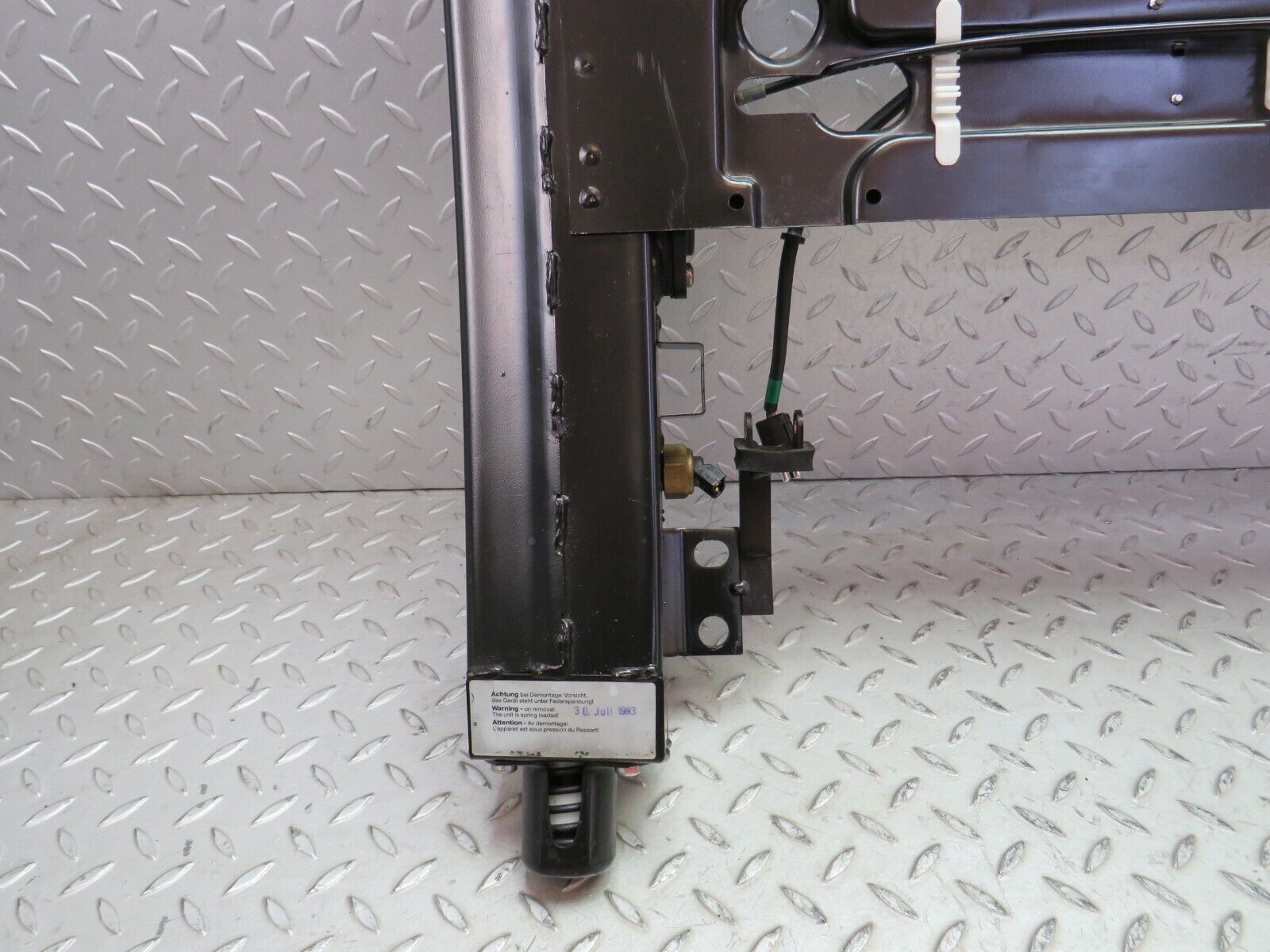 38181 Mercedes-Benz A124 320E Cabriolet Rear Headrest Complete Mechanism 1248600632 1248601032