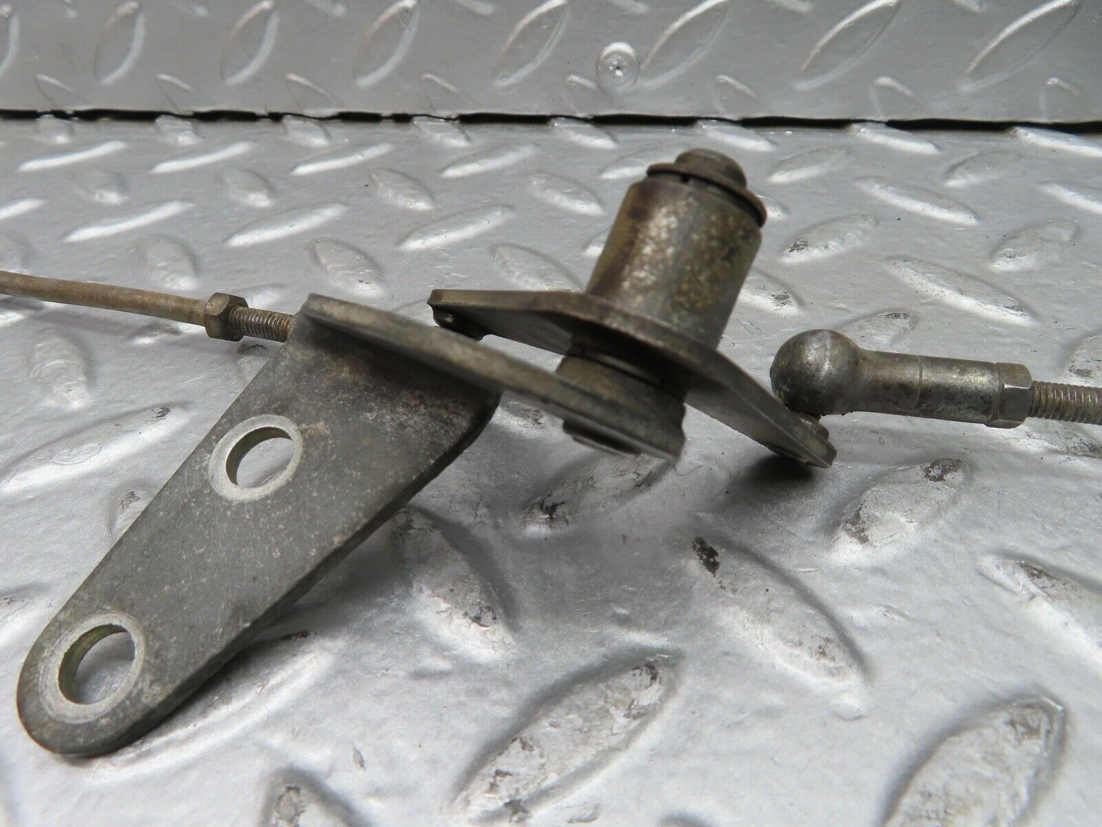 20999 Mercedes-Benz W114 250CE Coupe Throttle Linkage 1140720301