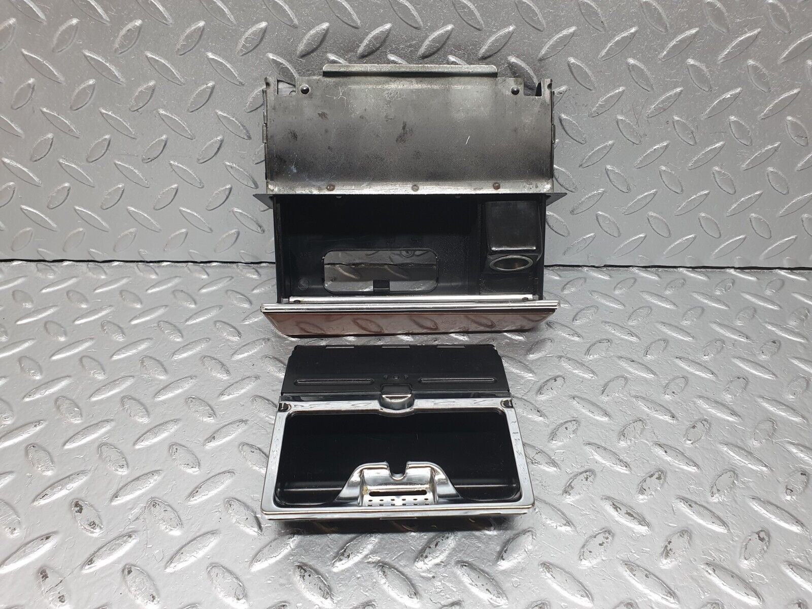 40975 Mercedes-Benz W126 300SE Centre Console Ashtray Wood Finish