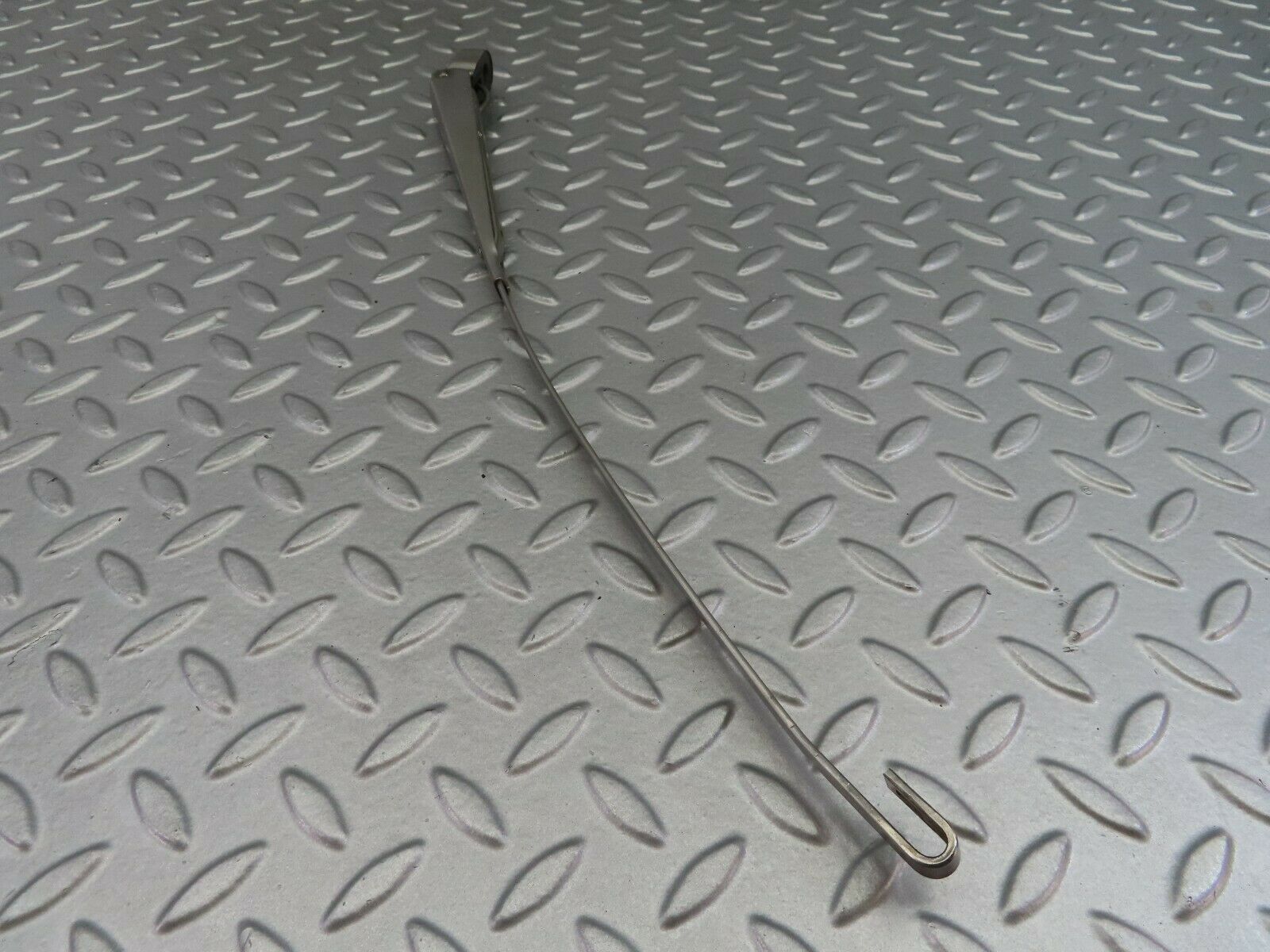 7341 Mercedes-Benz W116 450SE Wiper Arm Bosch Left 3399990553