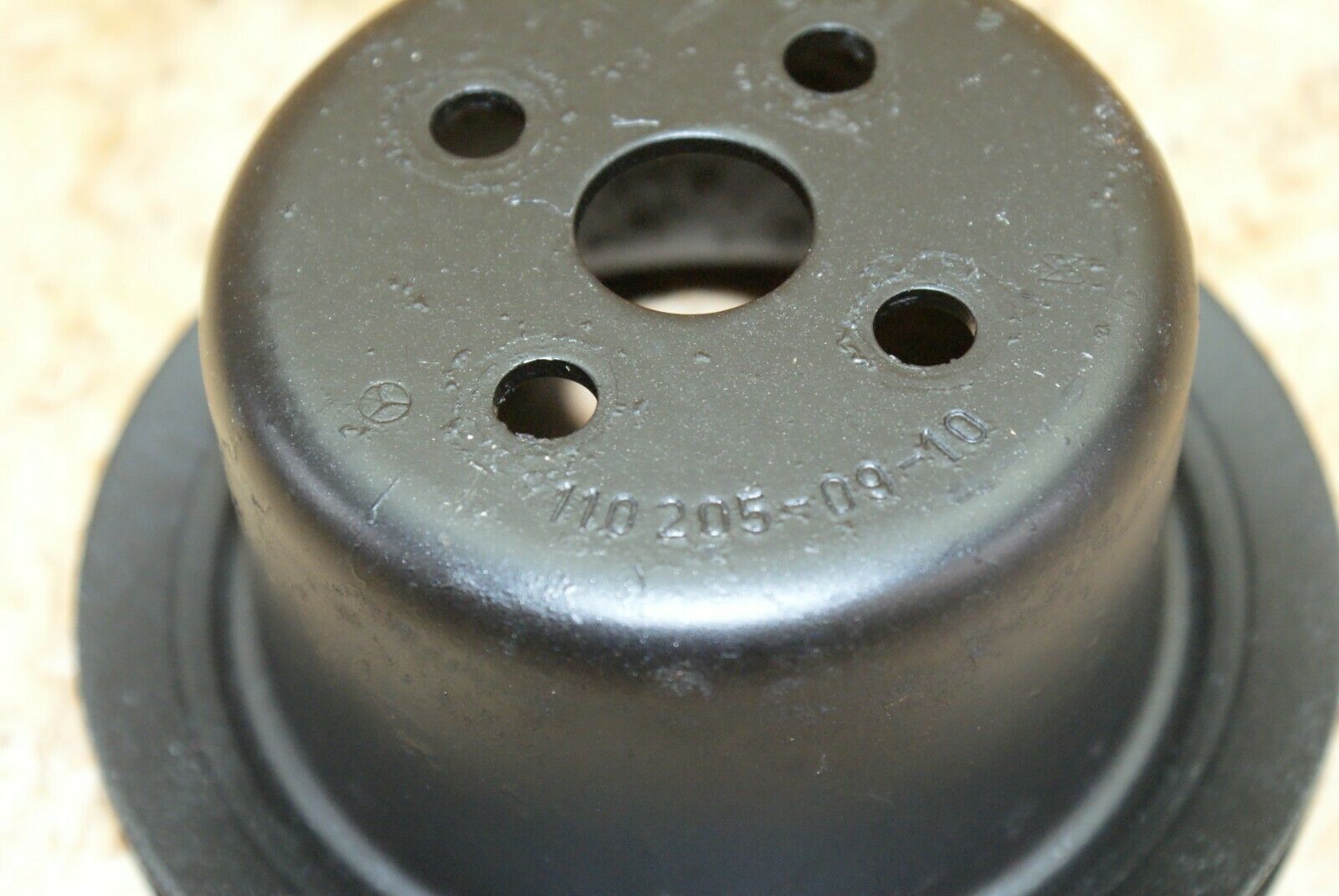 2382 Mercedes-Benz W123 280E Water Pump Pulley 1102050910