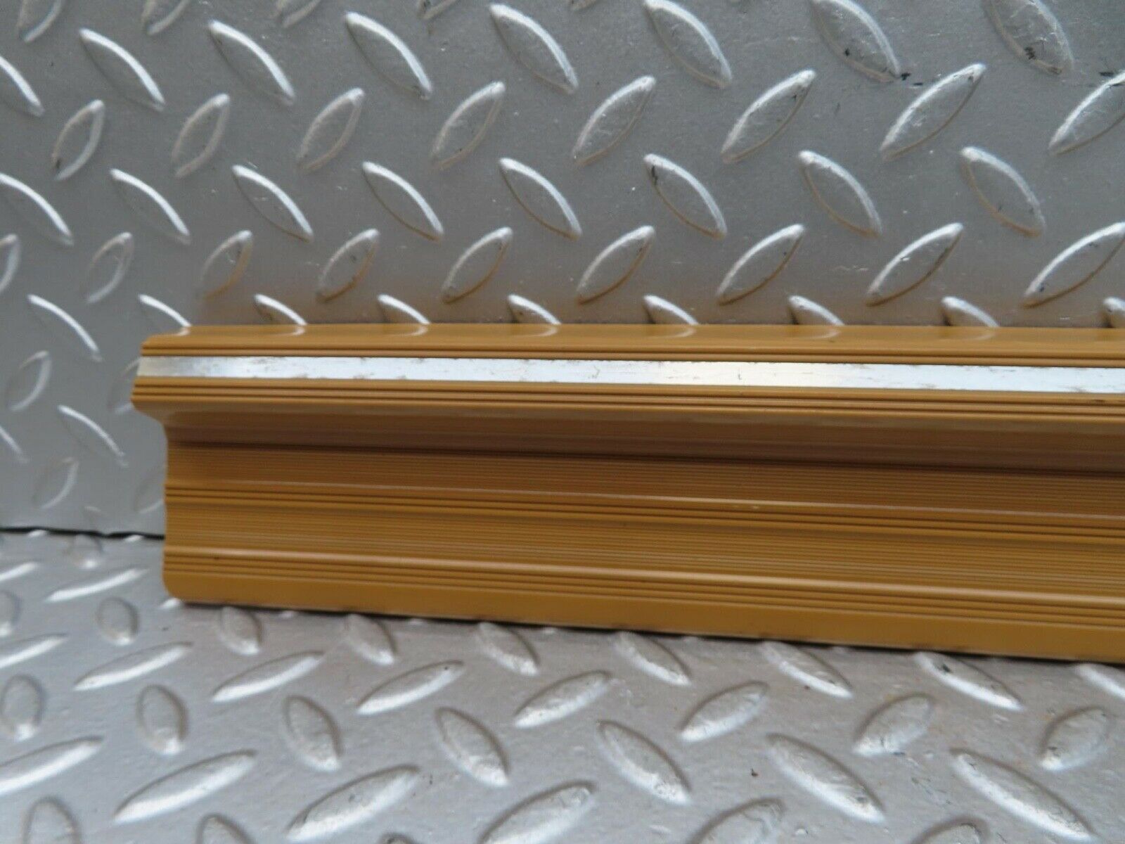 15856 Mercedes-Benz W123 280E Rear Left Door Sill Trim Beige