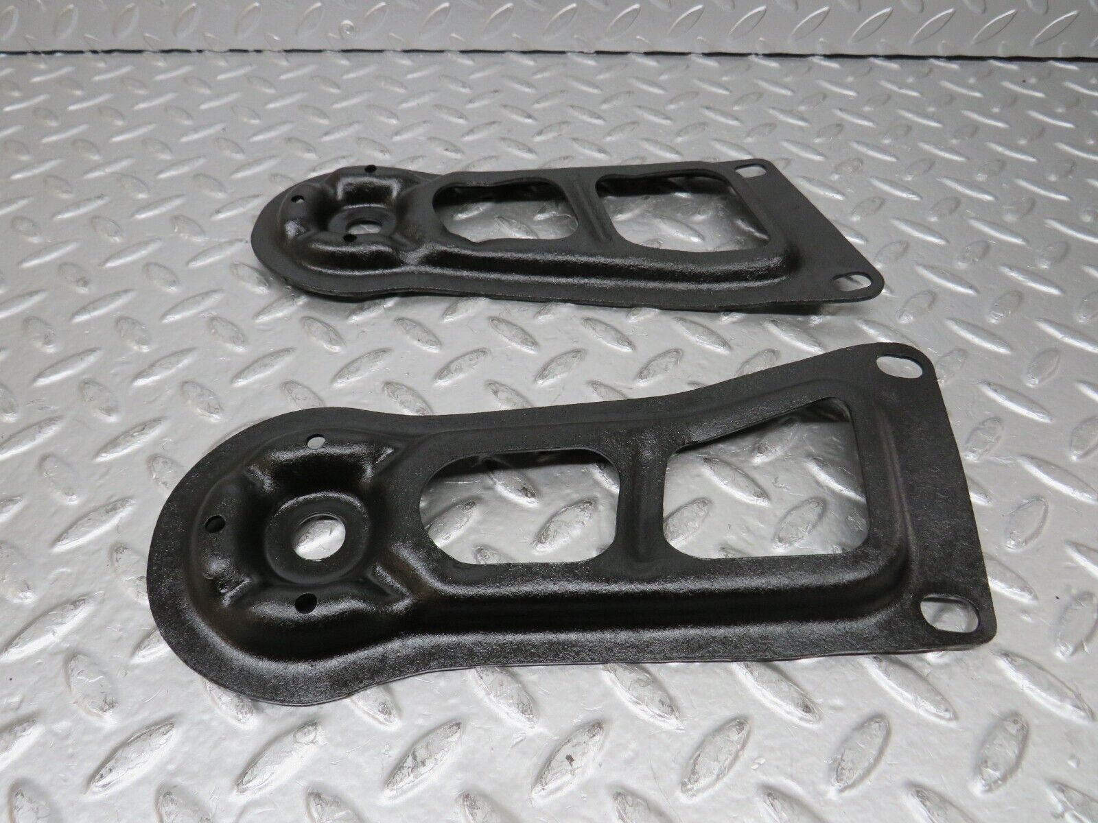 26849 Mercedes-Benz W123 240D Rear Suspension Axle Mounting Bracket