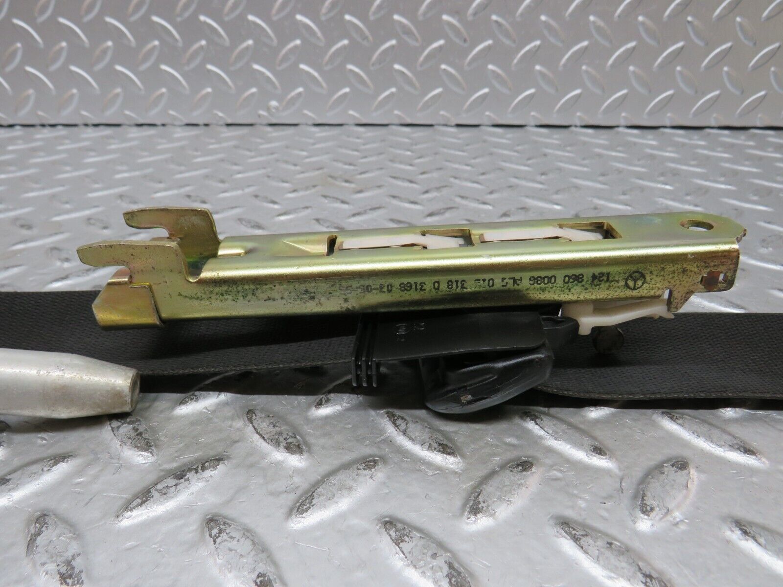 27819 Mercedes-Benz S124 300TE Wagon Seat Belt Front Left