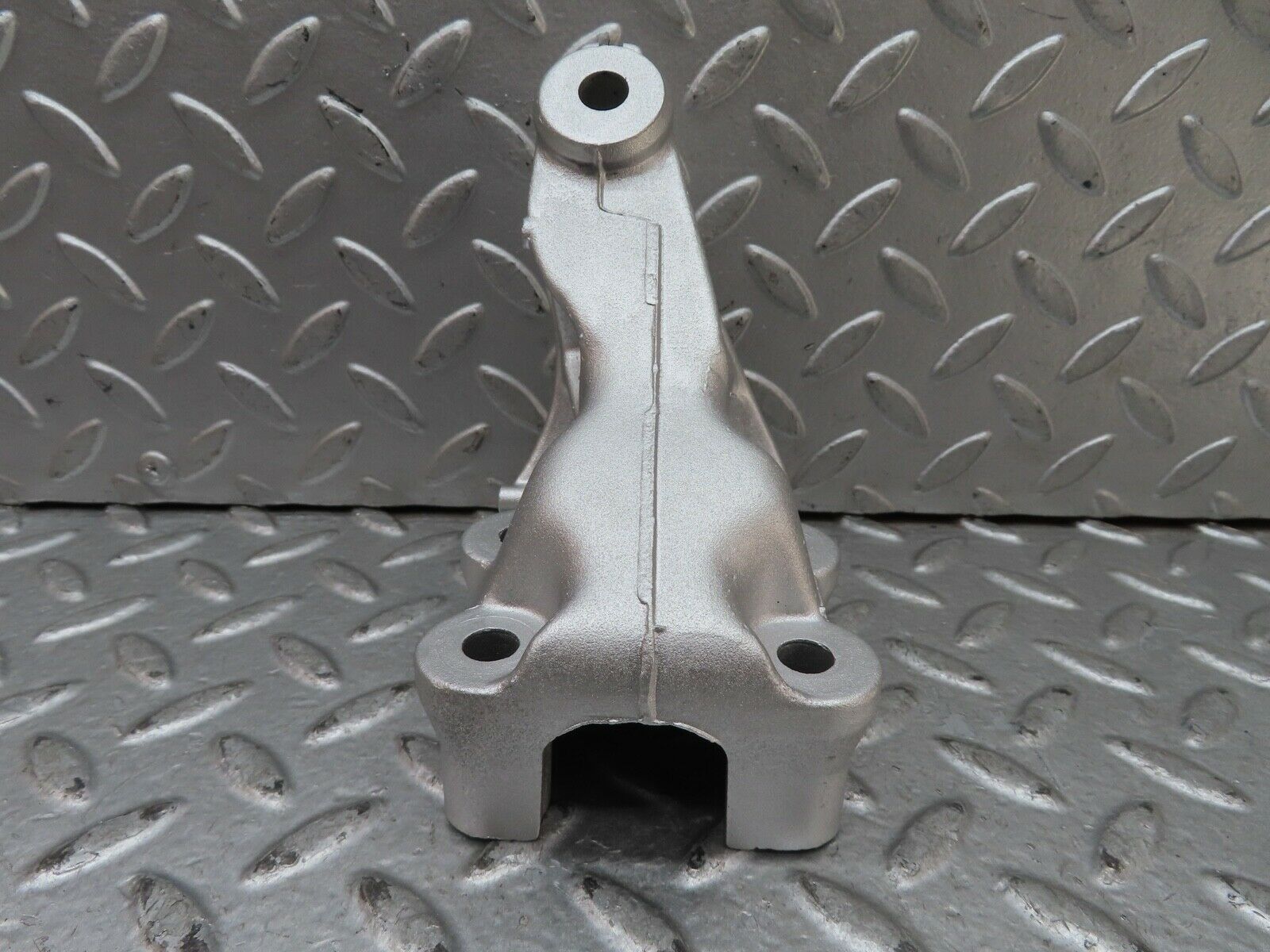 19657 Mercedes-Benz C140 CL420 Coupe Engine Mount Bracket Right 1192234204