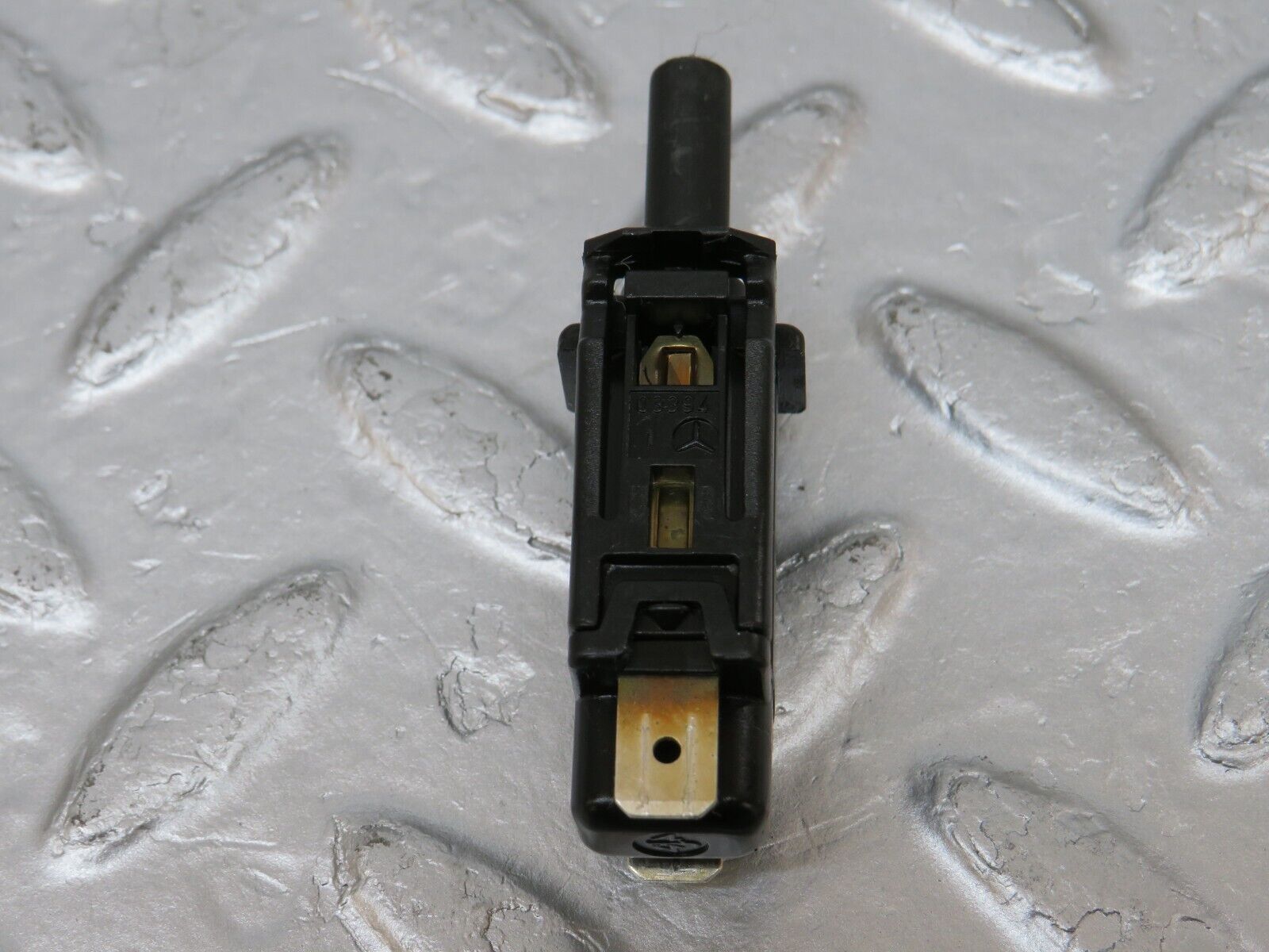 34137 Mercedes-Benz W124 260E Door Contact Switch 0015458714