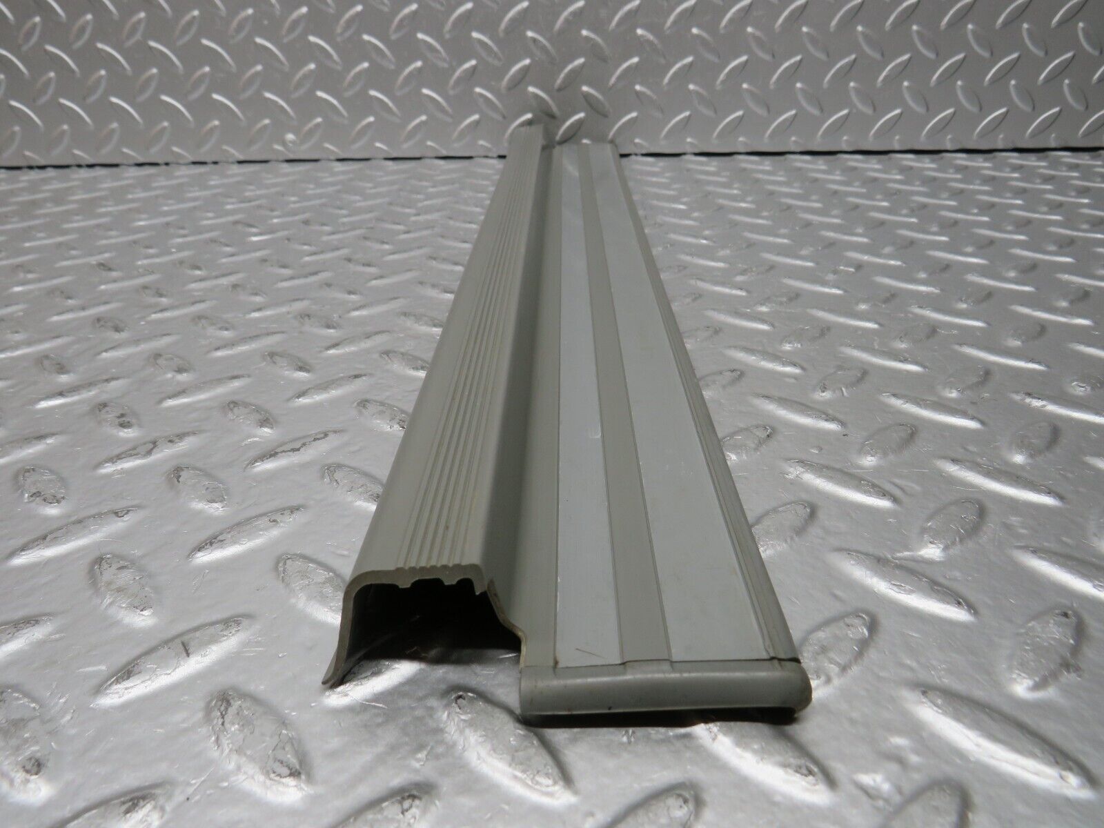 31208 Mercedes-Benz S124 220TE Wagon Rear Right Door Sill Trim