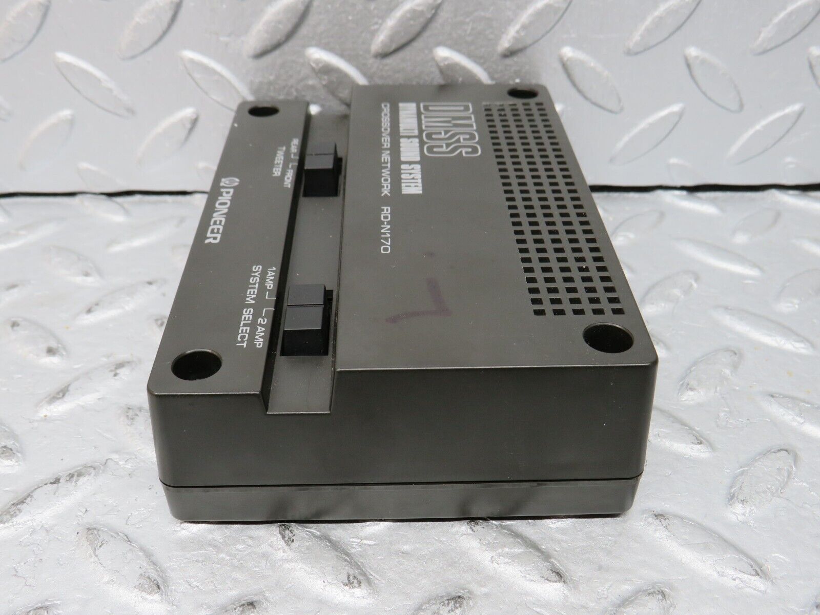 36506 Mercedes-Benz W201 190E 2.0L Dynamulti Sound System PIONEER RD-N170