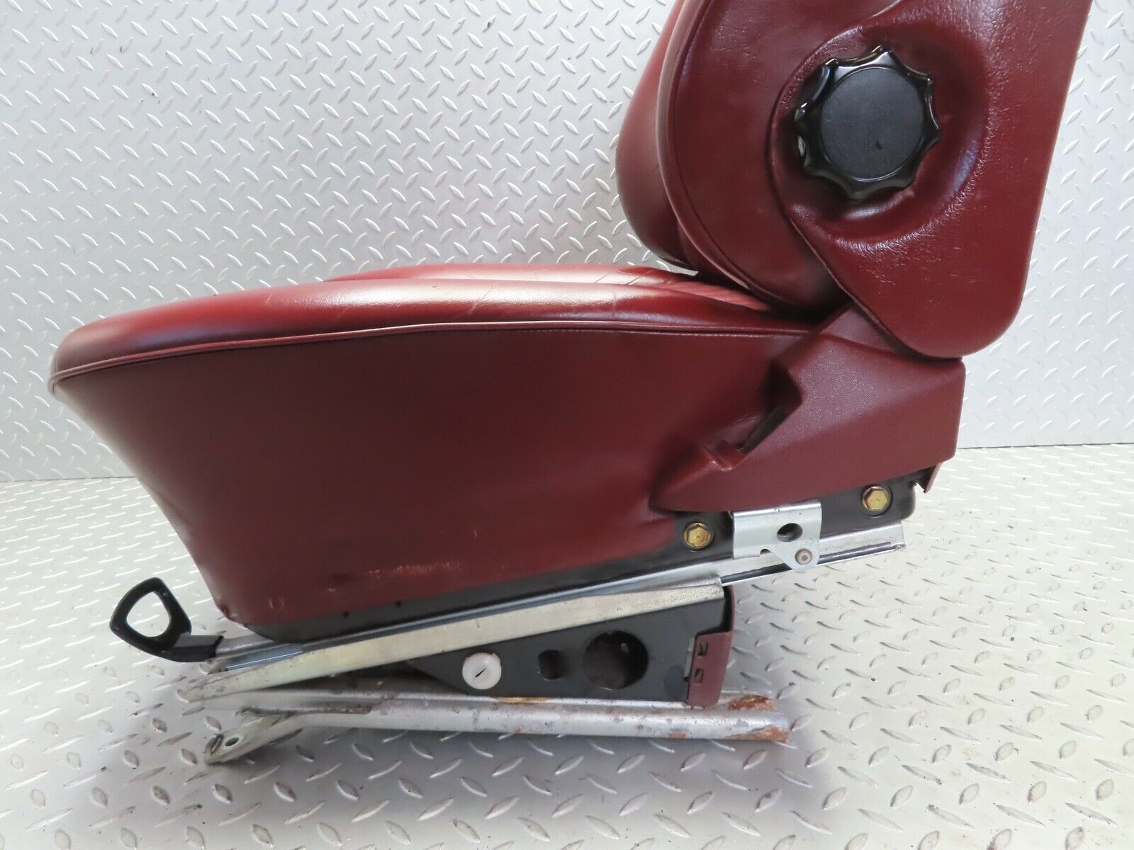 21531 Mercedes-Benz W126 300SE Front Right Seat Red Leather 1269102650