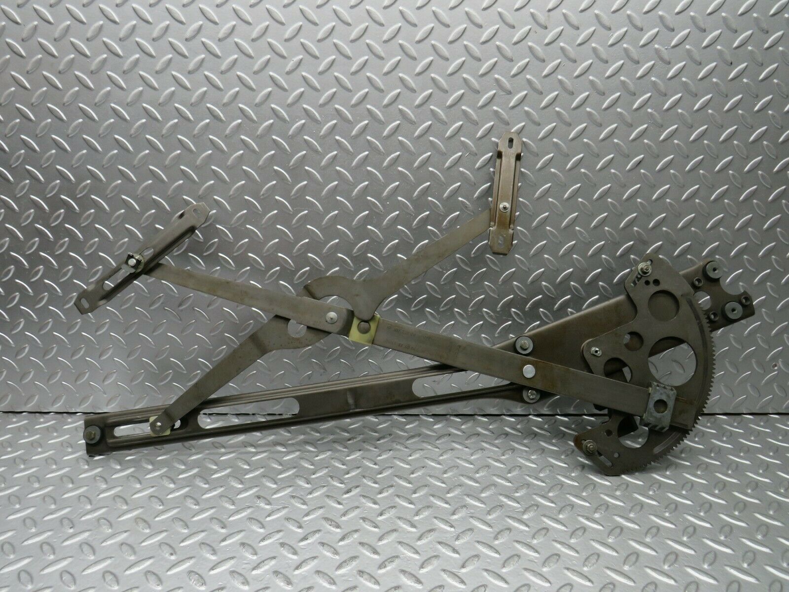 22890 Mercedes-Benz C107 450SLC Front Right Power Window Regulator 1077200846