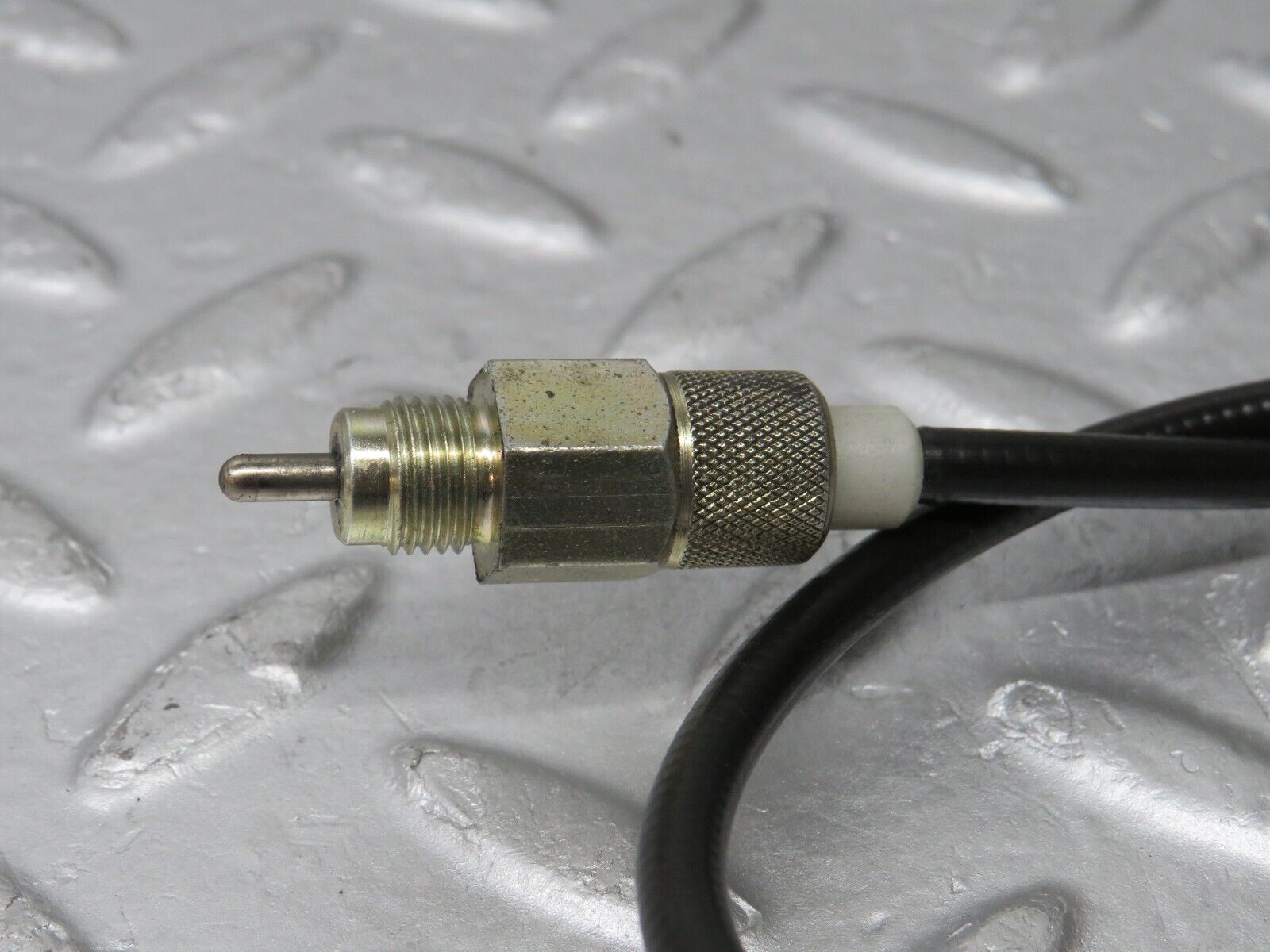 38996 Mercedes-Benz W201 190E 2.6L Gearbox Cable 2012670164