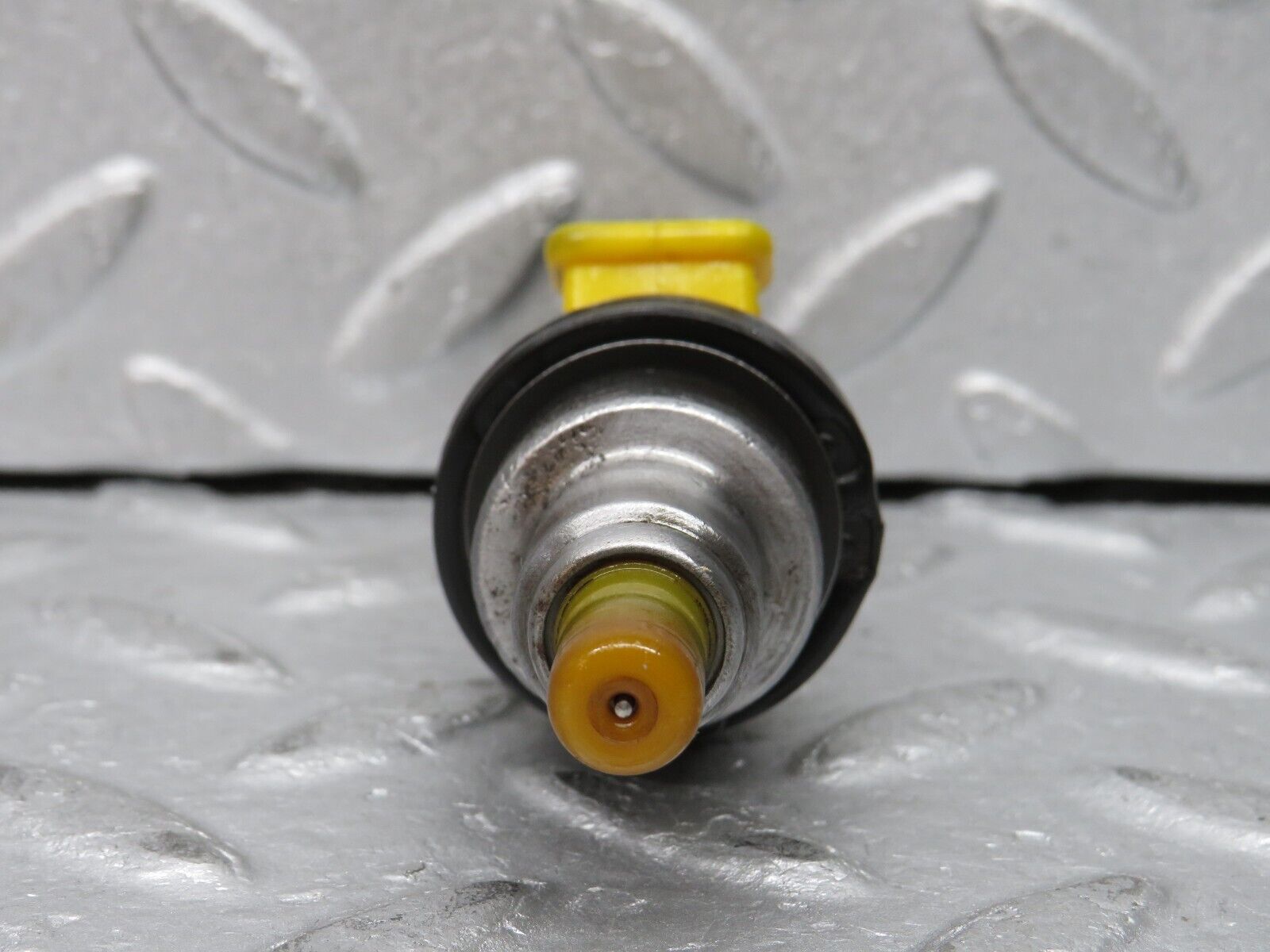 37573 Mercedes-Benz W109 300SEL Fuel Injector Bosch 0280150034