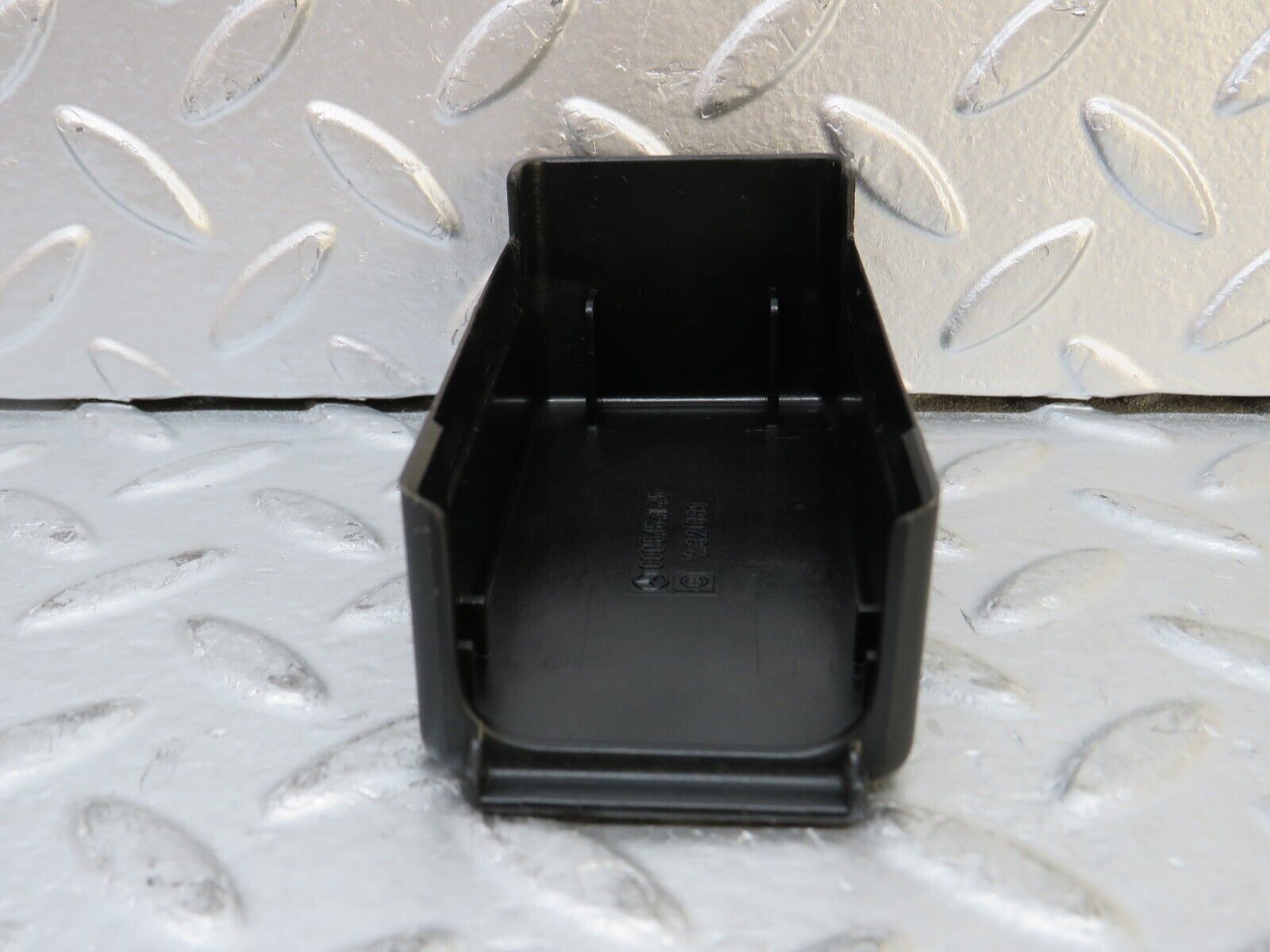 26881 Mercedes-Benz W123 240D Heater Plug Timer Relay Cover 0005454145