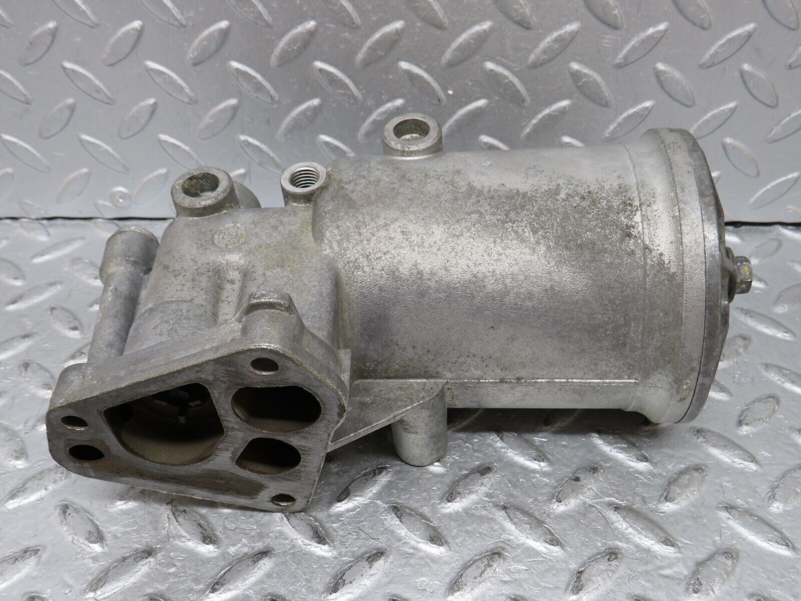 36333 Mercedes-Benz W126 420SE Oil Filter Housing 1171802611 1171840008