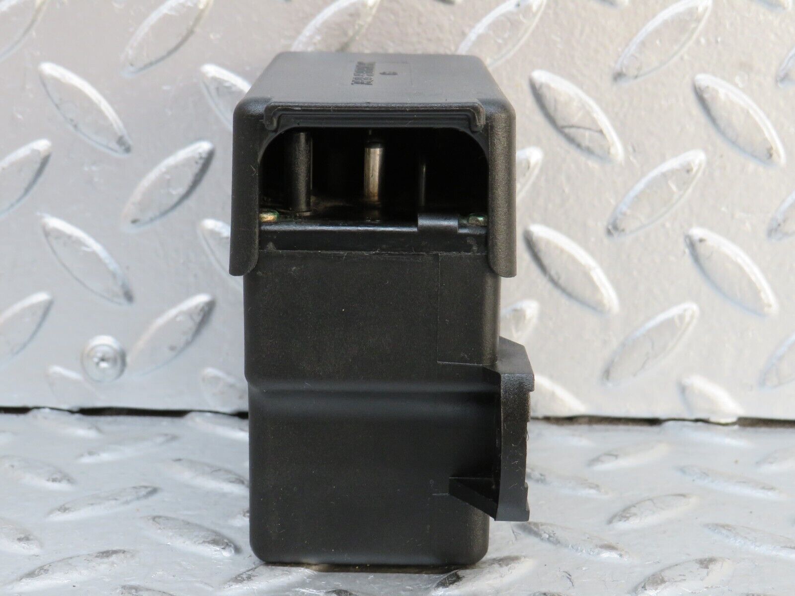 28340 Mercedes-Benz S123 240D Wagon Glow Plug Relay 0015459732 0005454145