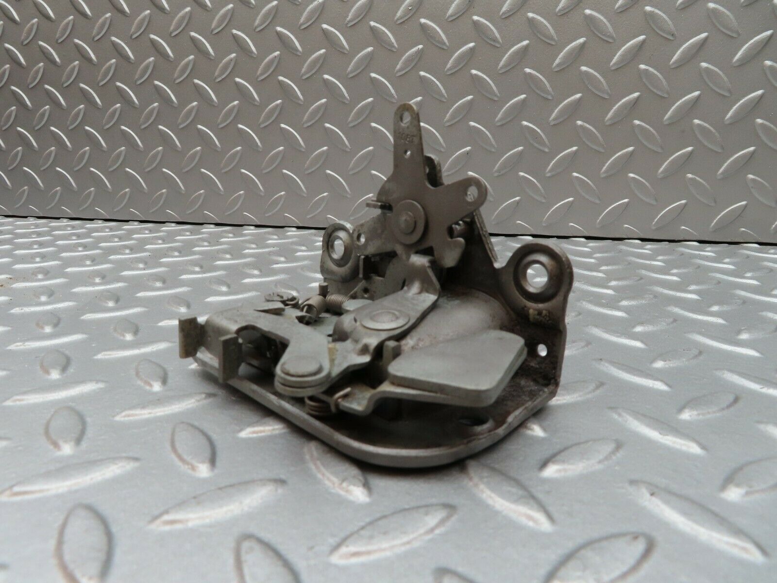 3569 Mercedes-Benz W108 280SE Rear Left Door Lock Mechanism