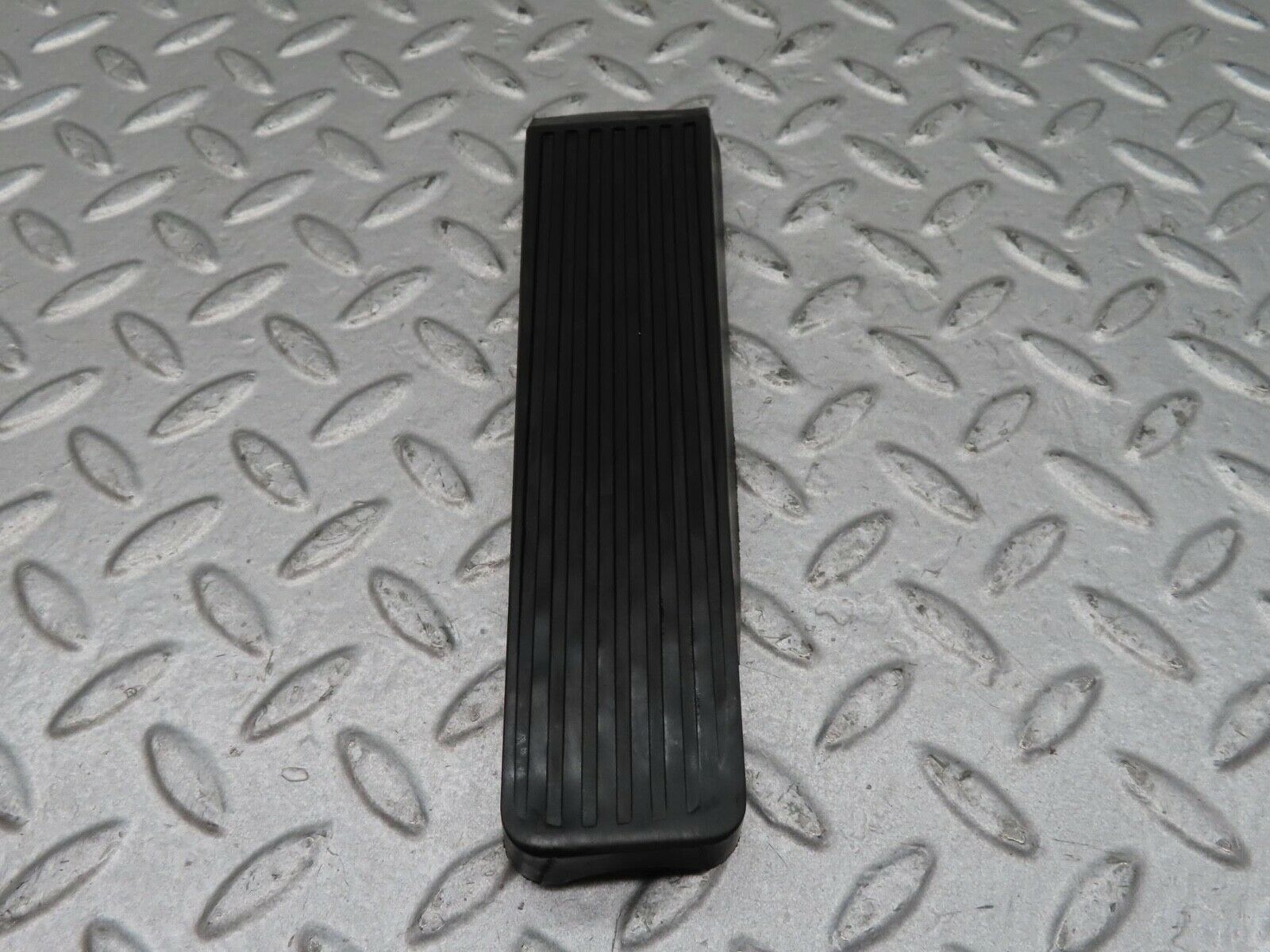 14718 Mercedes-Benz W201 190E Accelerator Pedal Rubber 1233010082