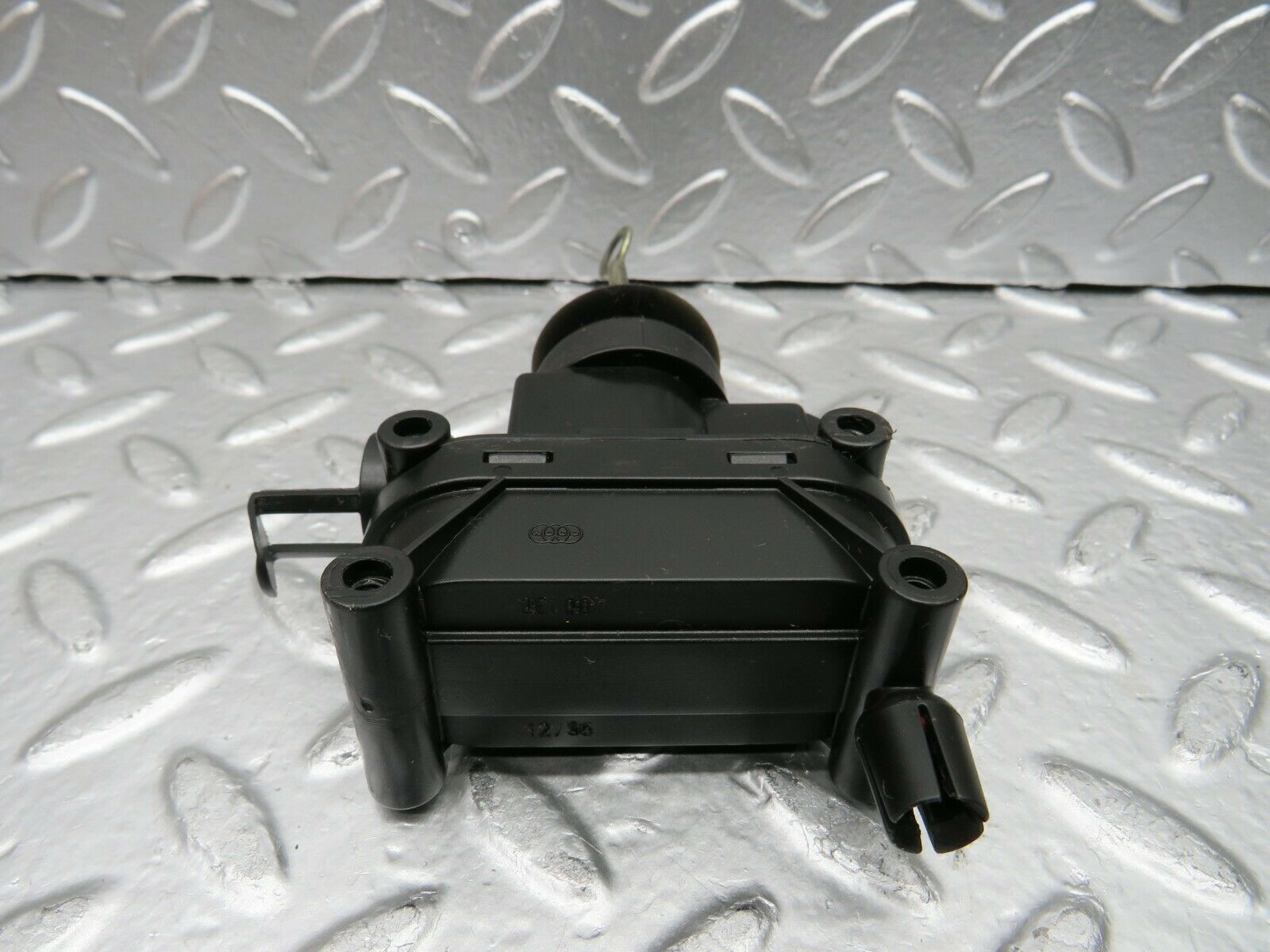 22493 Mercedes-Benz C124 E220 Coupe Door Lock Vacuum Actuator