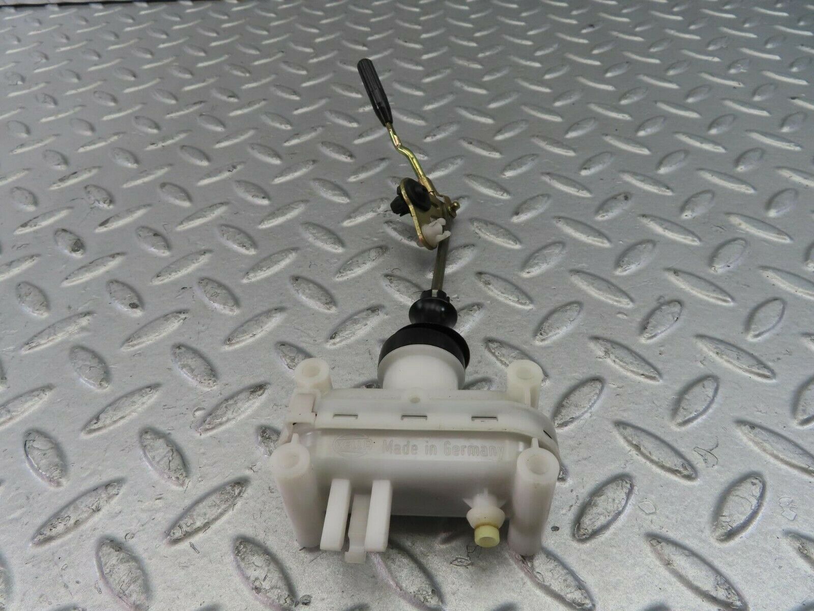 10362 Mercedes-Benz W201 190E Door Lock Vacuum Actuator Rear Left 2018050590