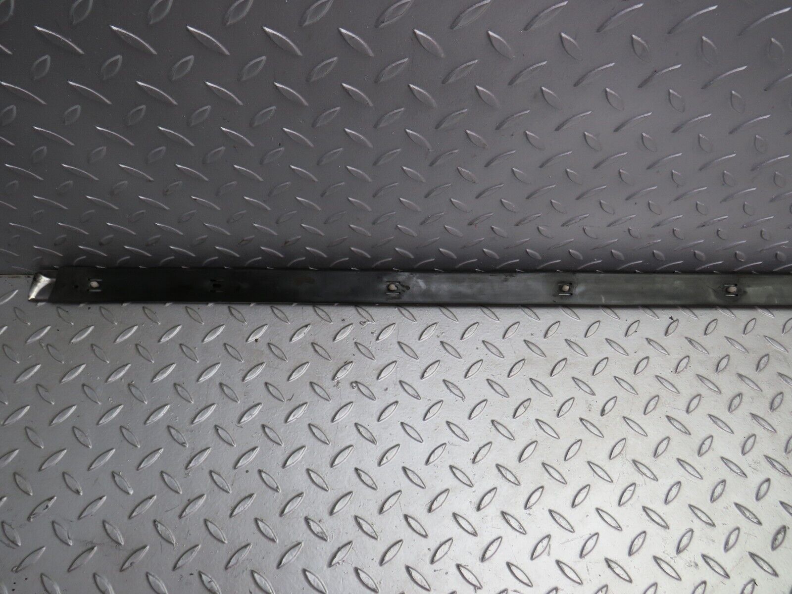 26345 Mercedes-Benz W116 450SE Left Skirt Chrome