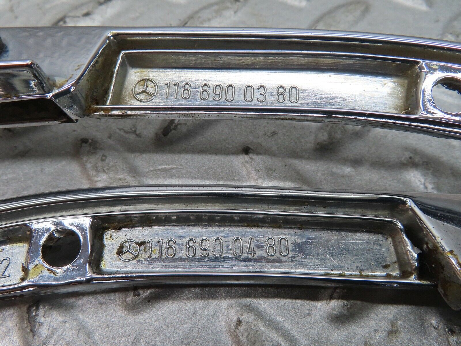 17618 Mercedes-Benz W116 450SEL Trunk Lid Chrome Moulding Trim Pair