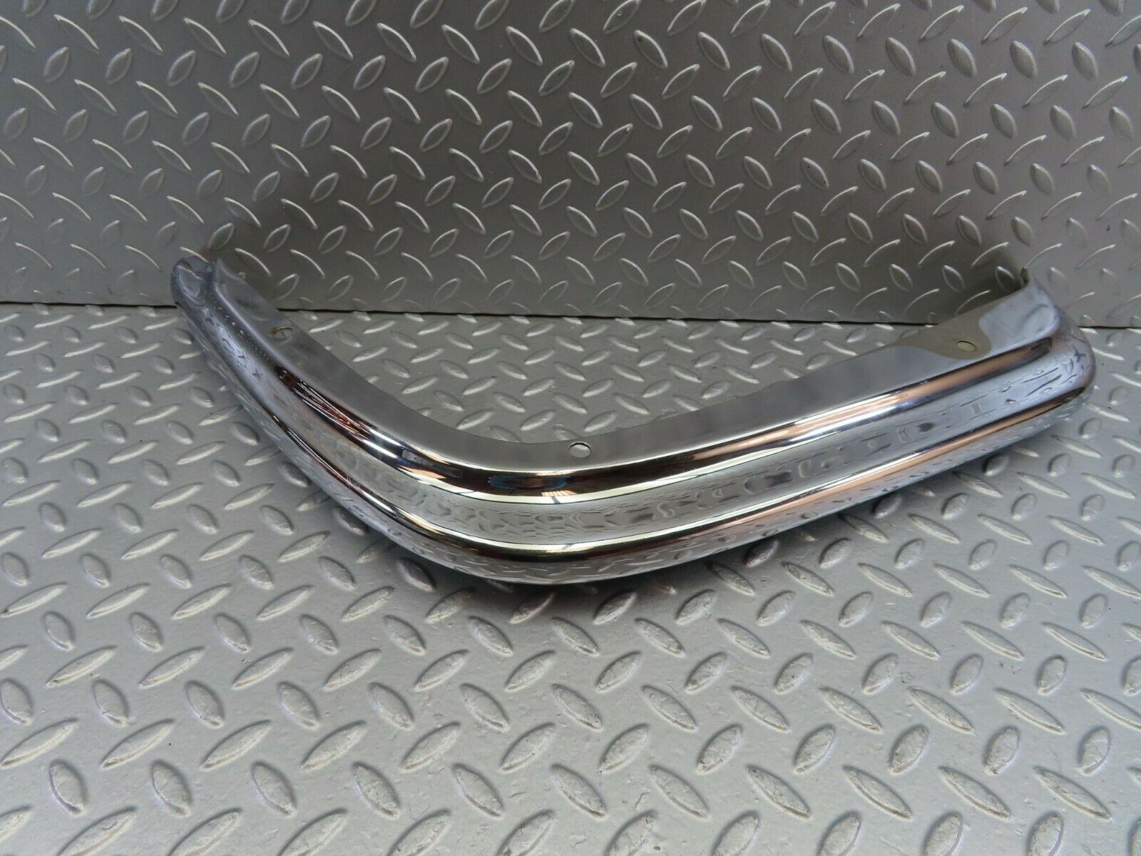 10617 Mercedes-Benz W108 Front Left Upper Bumper Corner