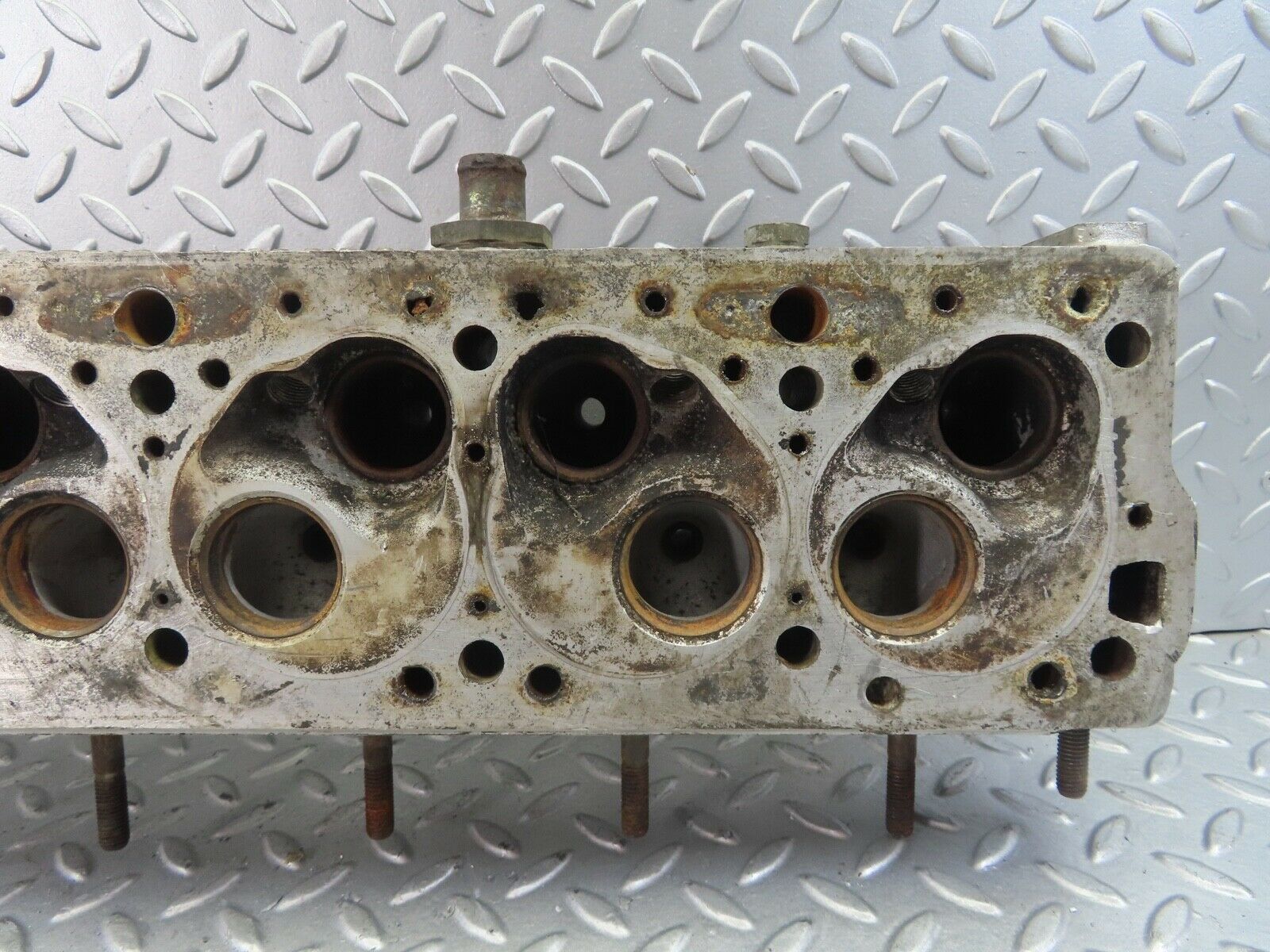8672 Mercedes-Benz W123 250 Cylinder Head 1230160301