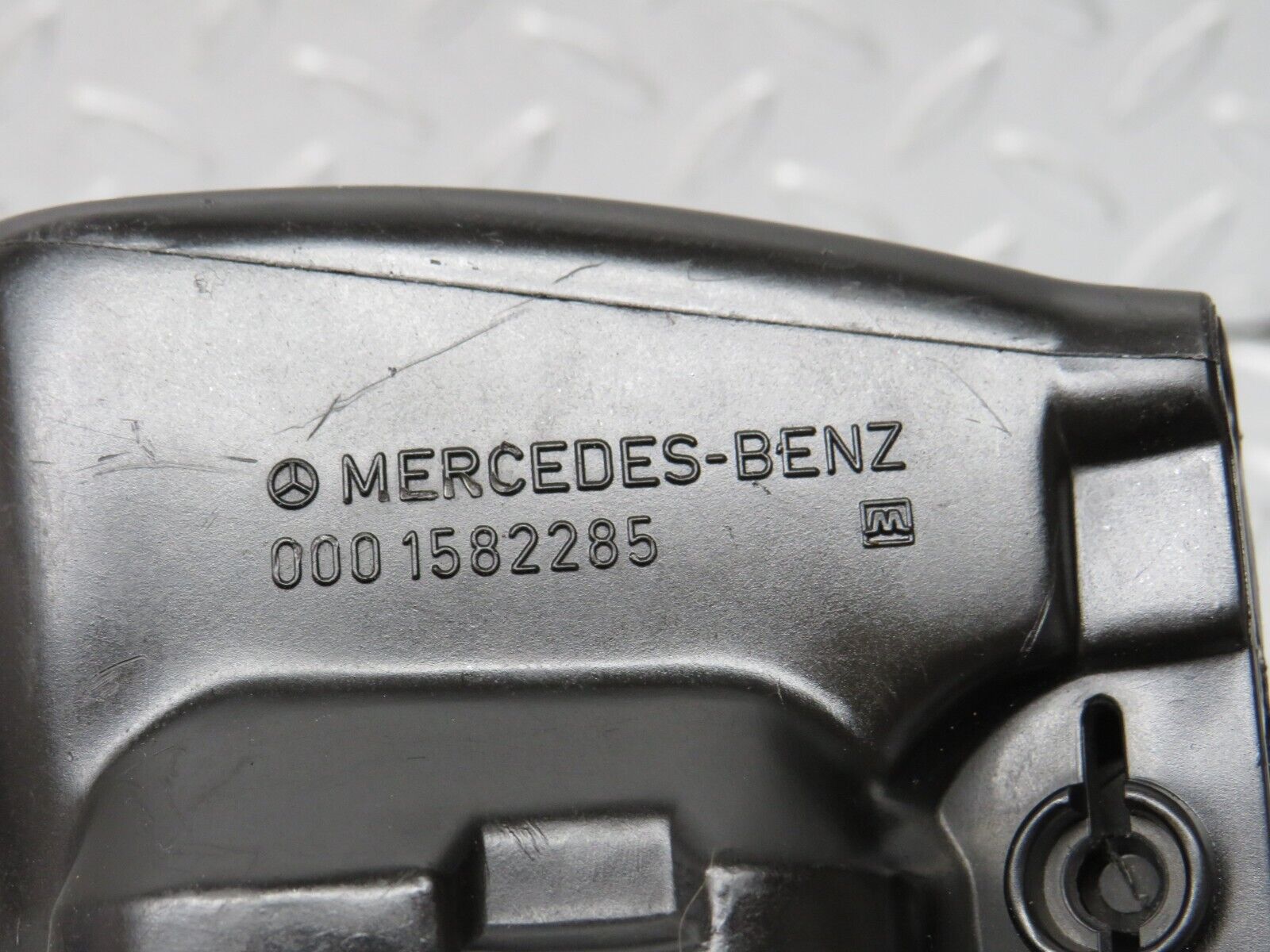 38861 Mercedes-Benz W201 190E 2.6L Ignition Coil Cover Cap 0001582285