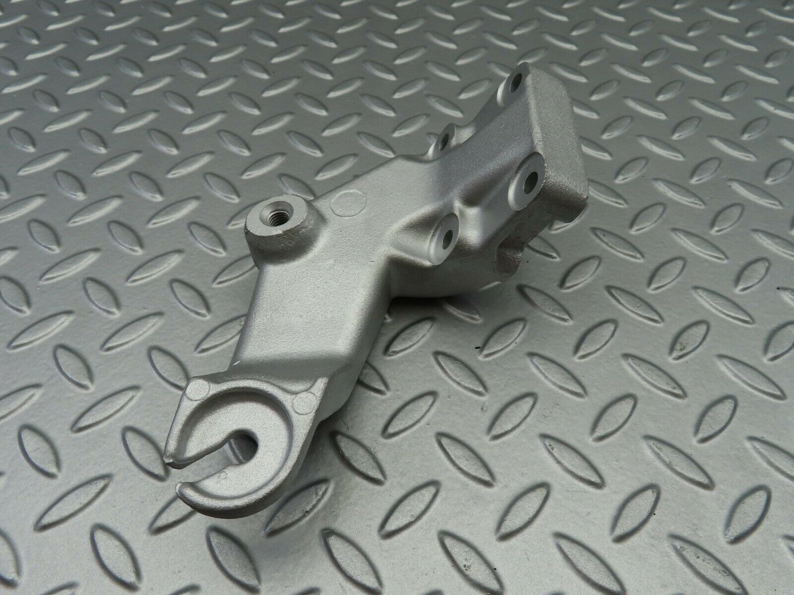 6391 Mercedes-Benz W126 380SE Engine Mount Bracket Right Side 1162235004