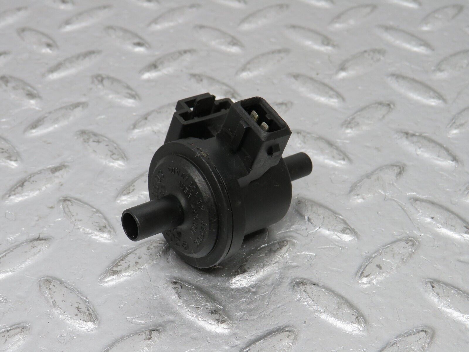 33313 Mercedes-Benz W202 C180 Fuel Purge Valve 2024700093