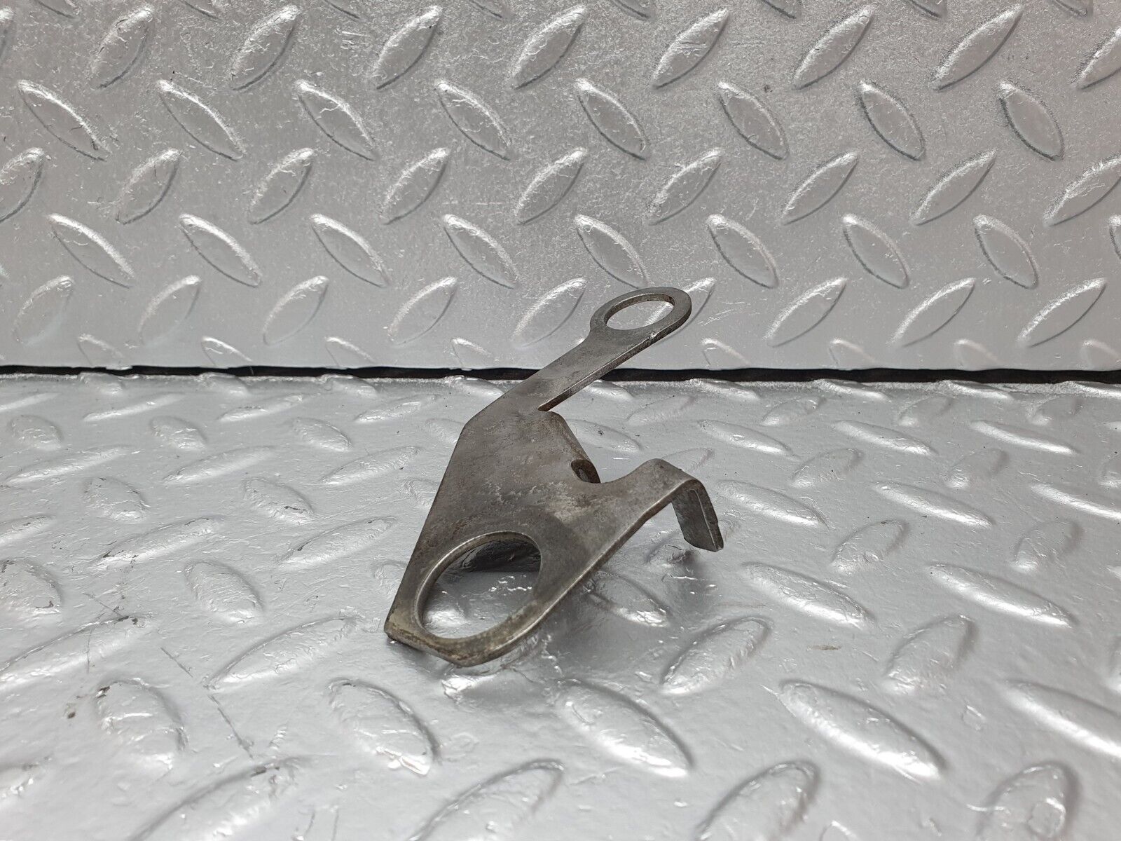 40877 Mercedes-Benz W123 240D Engine Lifting Eye Hook