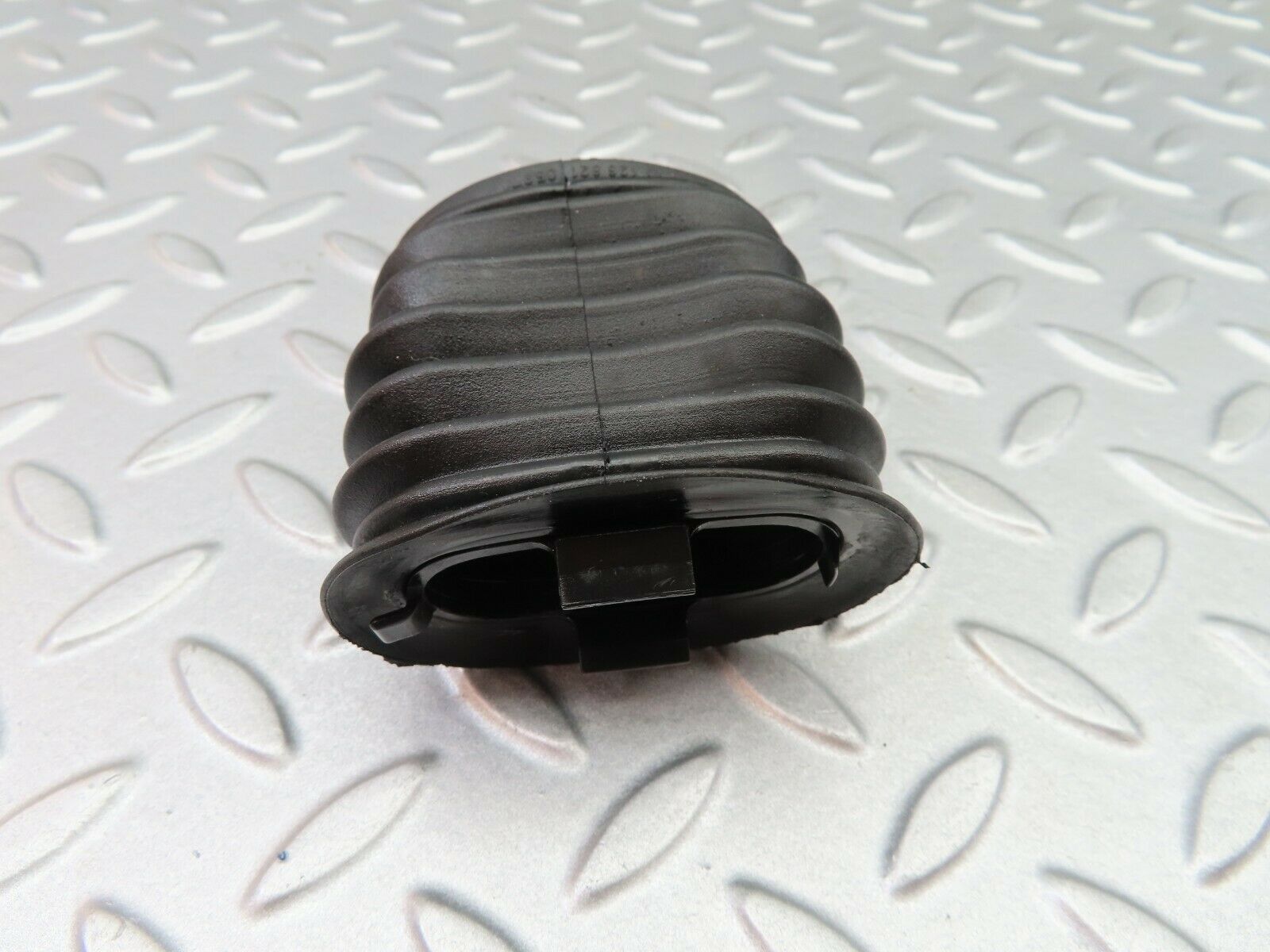 6058 Mercedes-Benz W126 380SE Rear Door Wire Protector Rubber 1268210597