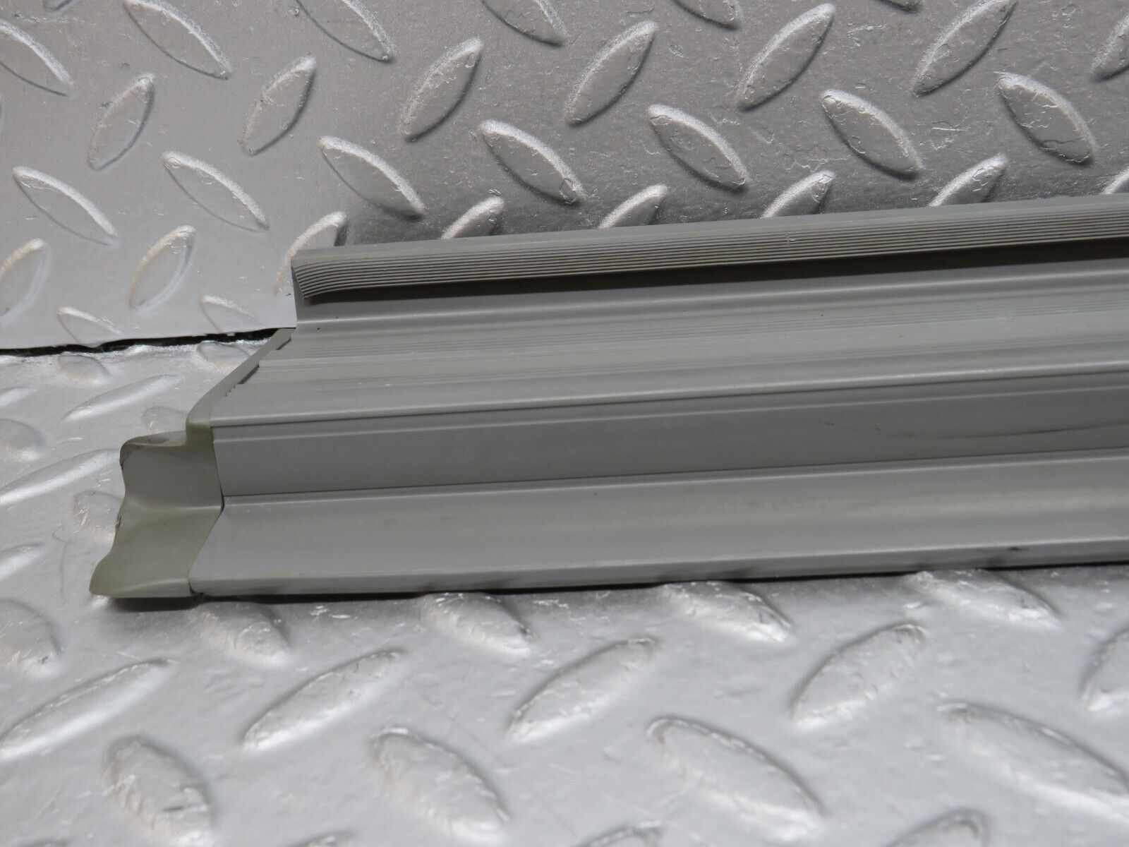 35991 Mercedes-Benz W126 420SE Rear Right Door Sill Trim Grey