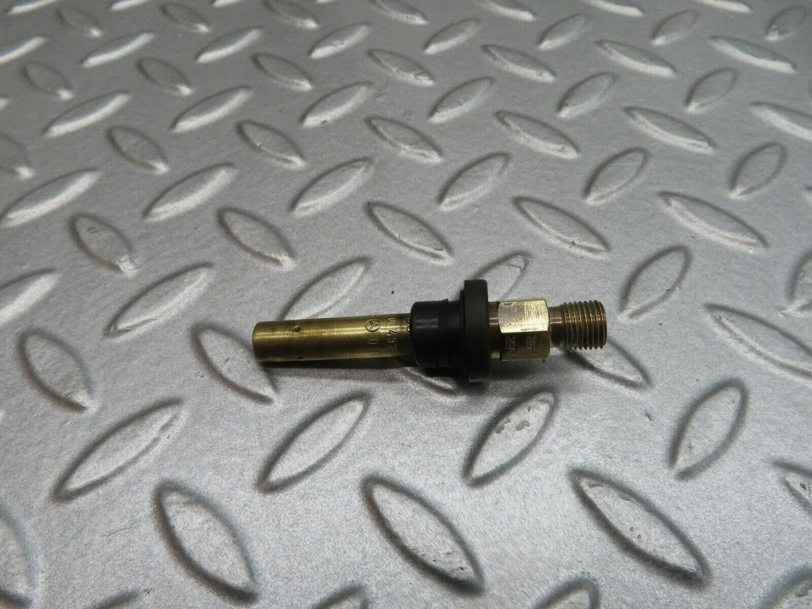 12172 Mercedes-Benz R129 300SL Coupe Fuel Injector 0437502054