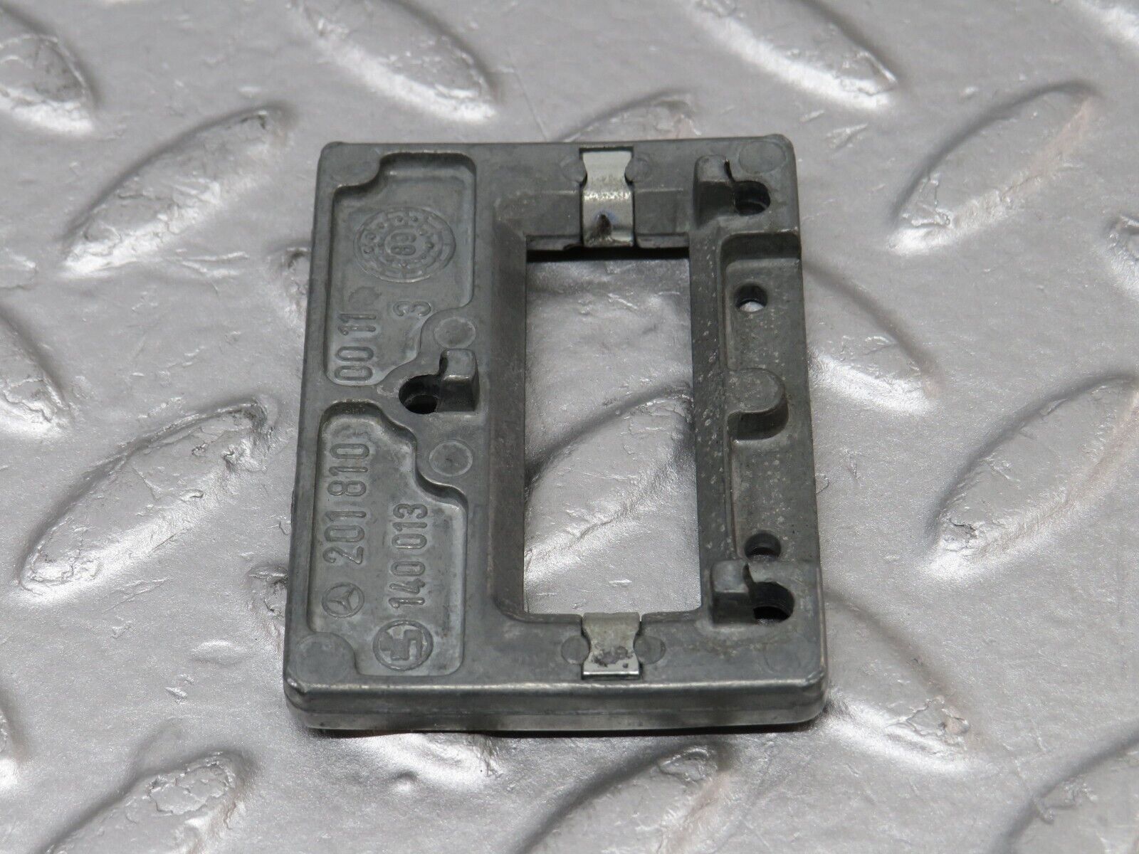 36584 Mercedes-Benz W201 190E 2.0L Rear View Mirror Bracket 2018100011