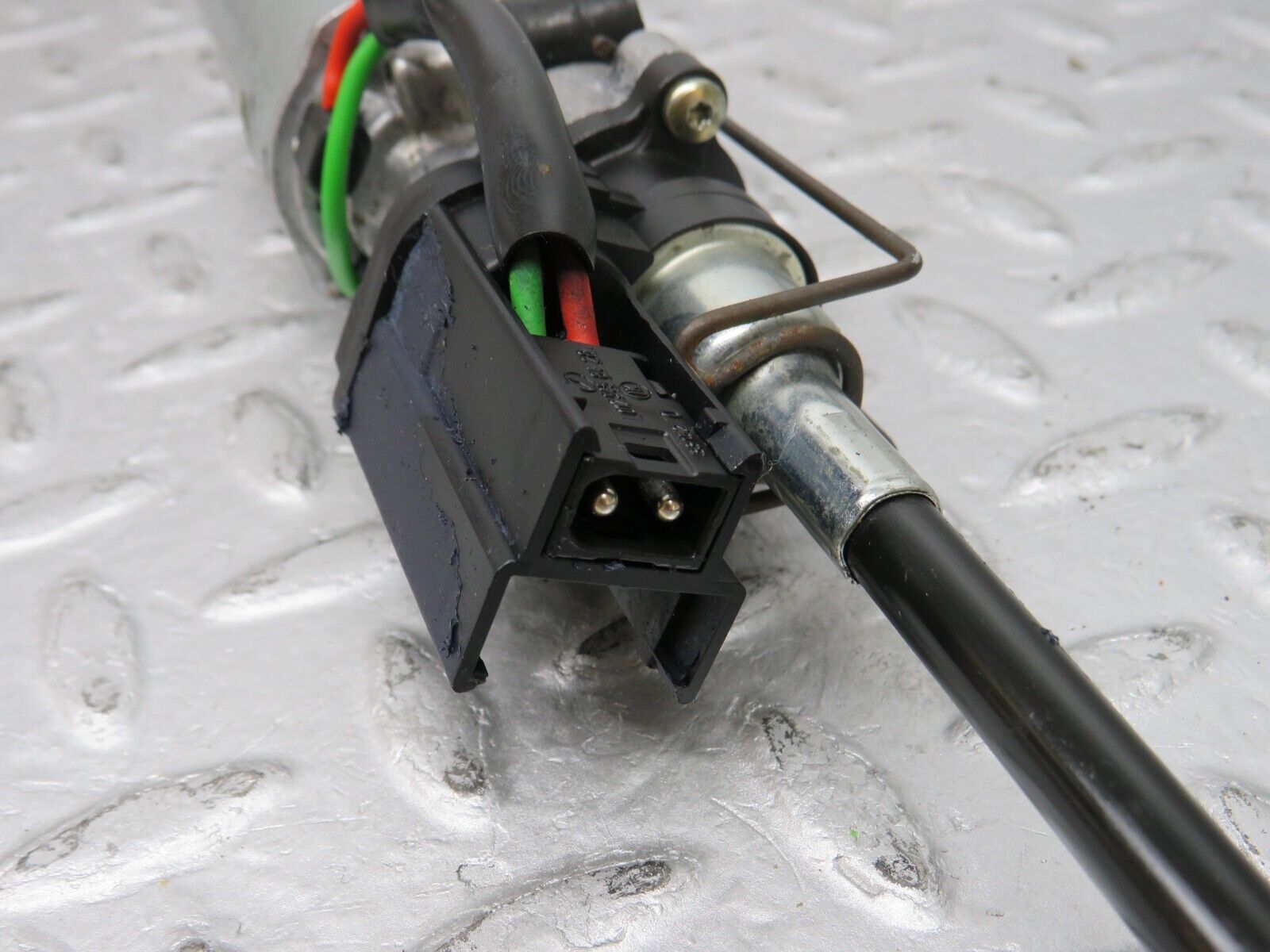 36820 Mercedes-Benz R129 300SL-24 Front Right Seat Adjustment Motor Bosch 1298200742 0390206653