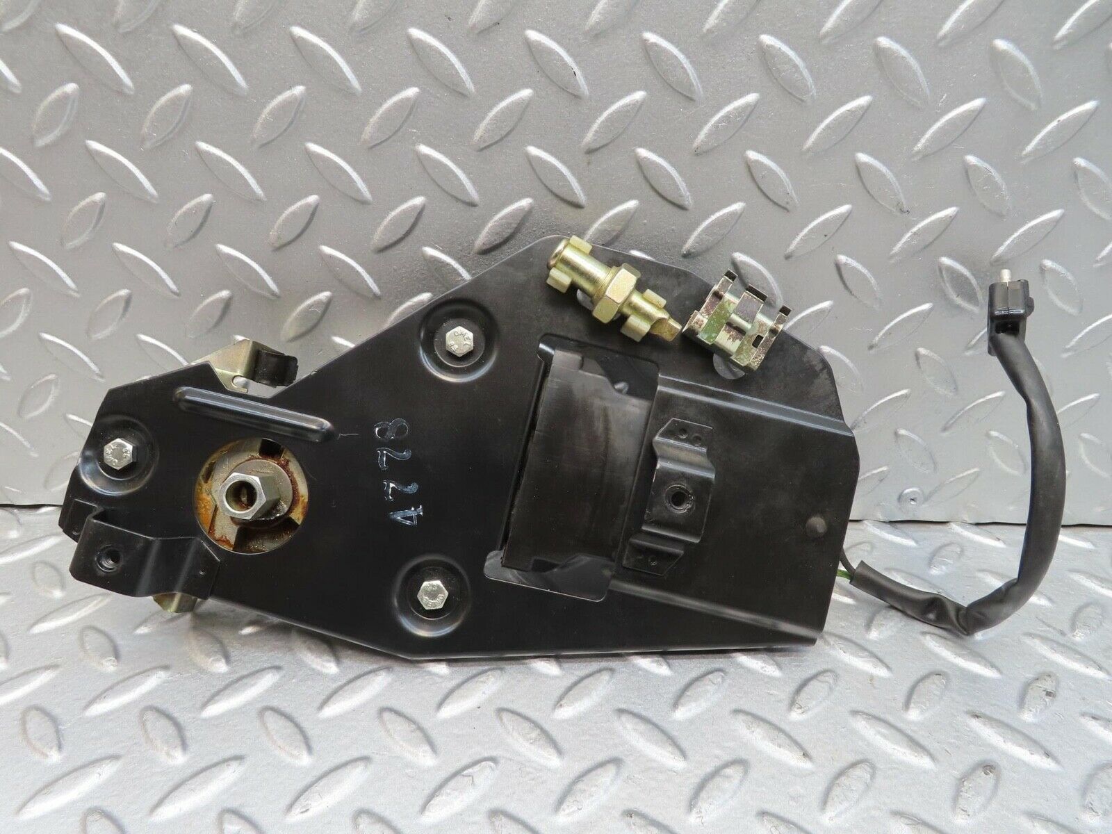 14387 Mercedes-Benz W116 350SE Sunroof Motor With Bracket 0008202807