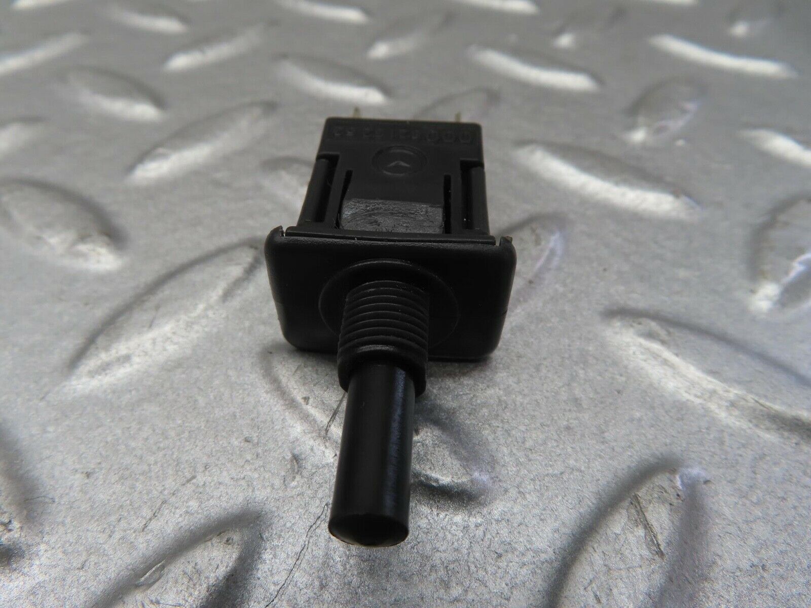 13677 Mercedes-Benz W123 200 Glove Box Light Switch 0008213252