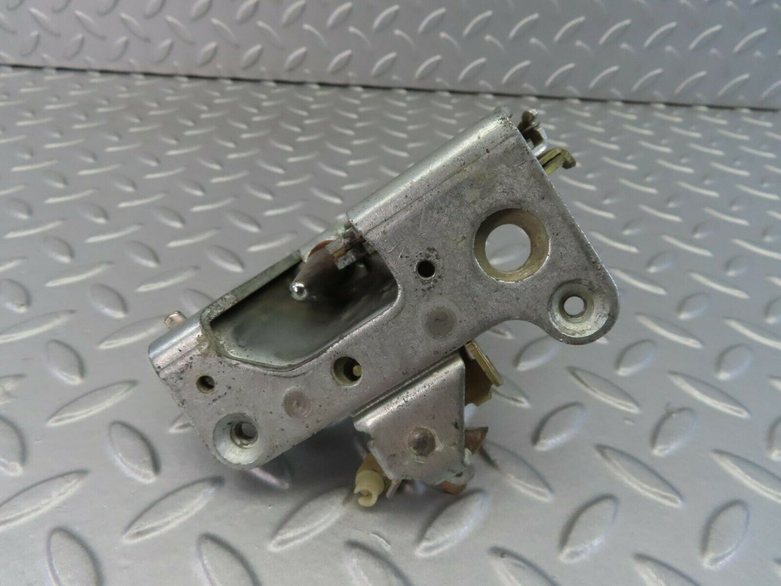 7309 Mercedes-Benz W116 450SE Rear Right Door Lock Mechanism