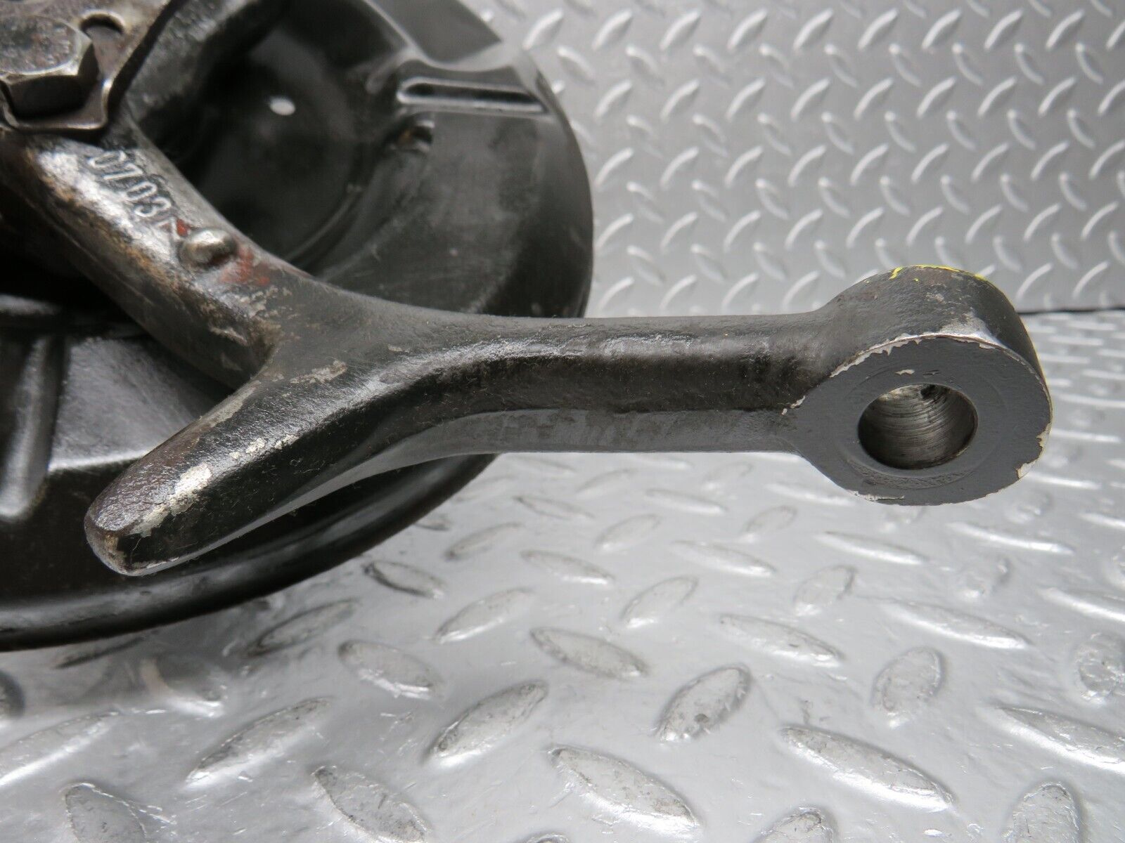 0848 Mercedes-Benz C107 350SLC Coupe Wheel Hub Front Right