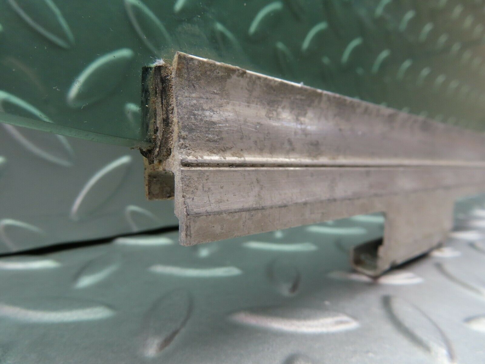 6748 Mercedes-Benz S124 E220 Wagon Rear Right Door Window Glass