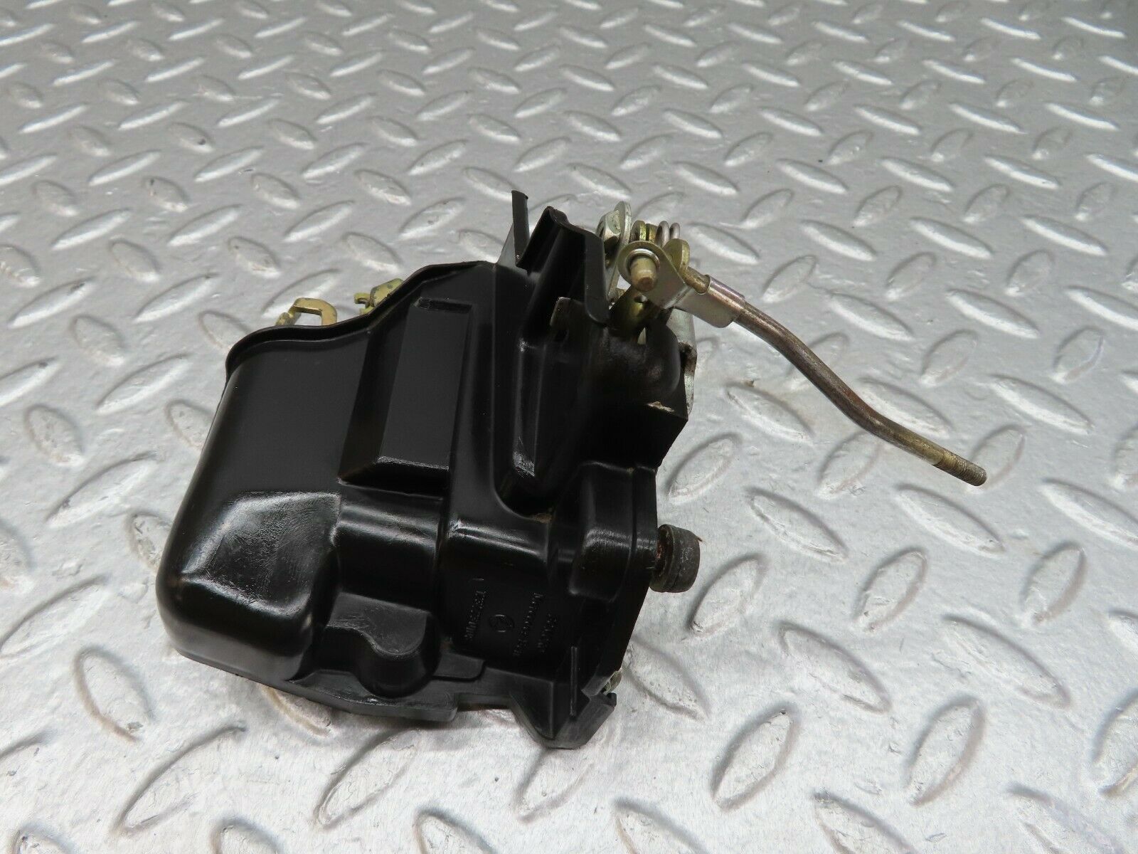 18039 Mercedes-Benz W123 200 Front Left Door Lock Mechanism 1237230108