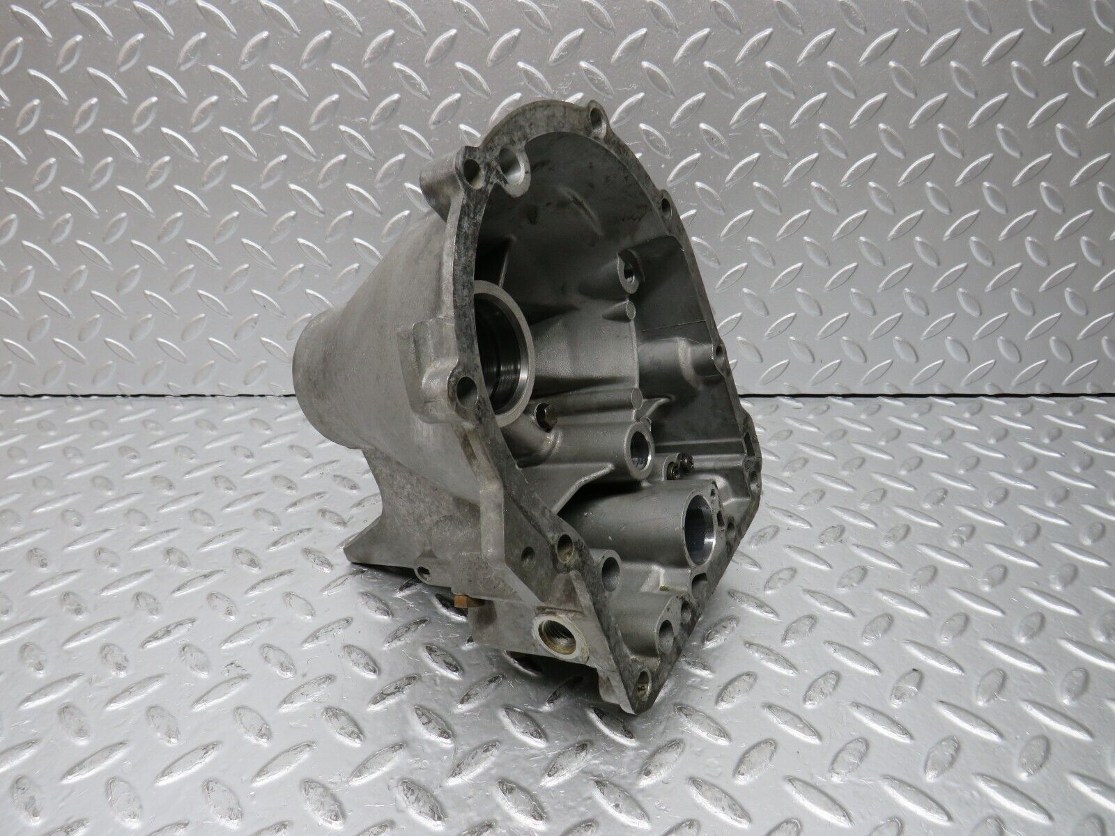 30230 Mercedes-Benz W123 230E Auto Gearbox Rear Housing 722.122 1152709311