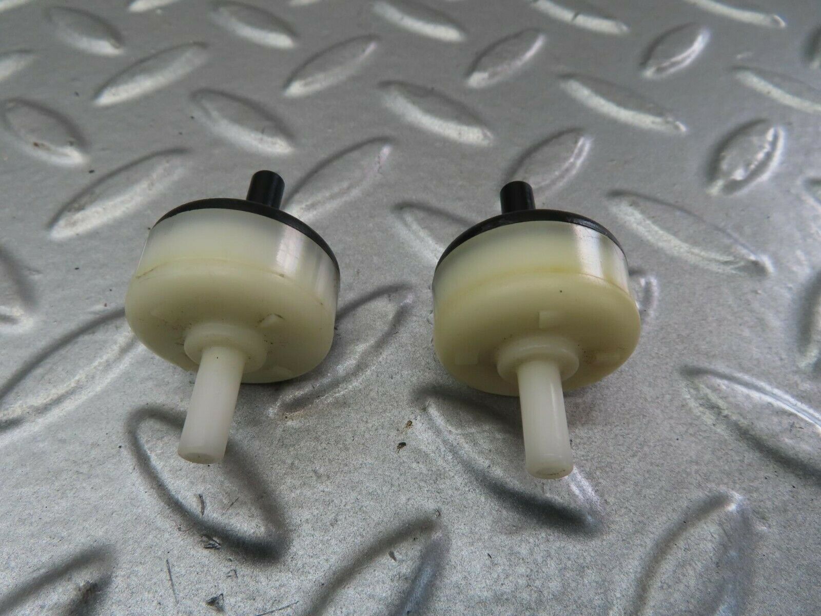 15513 Mercedes-Benz W123 230E Vacuum Valve