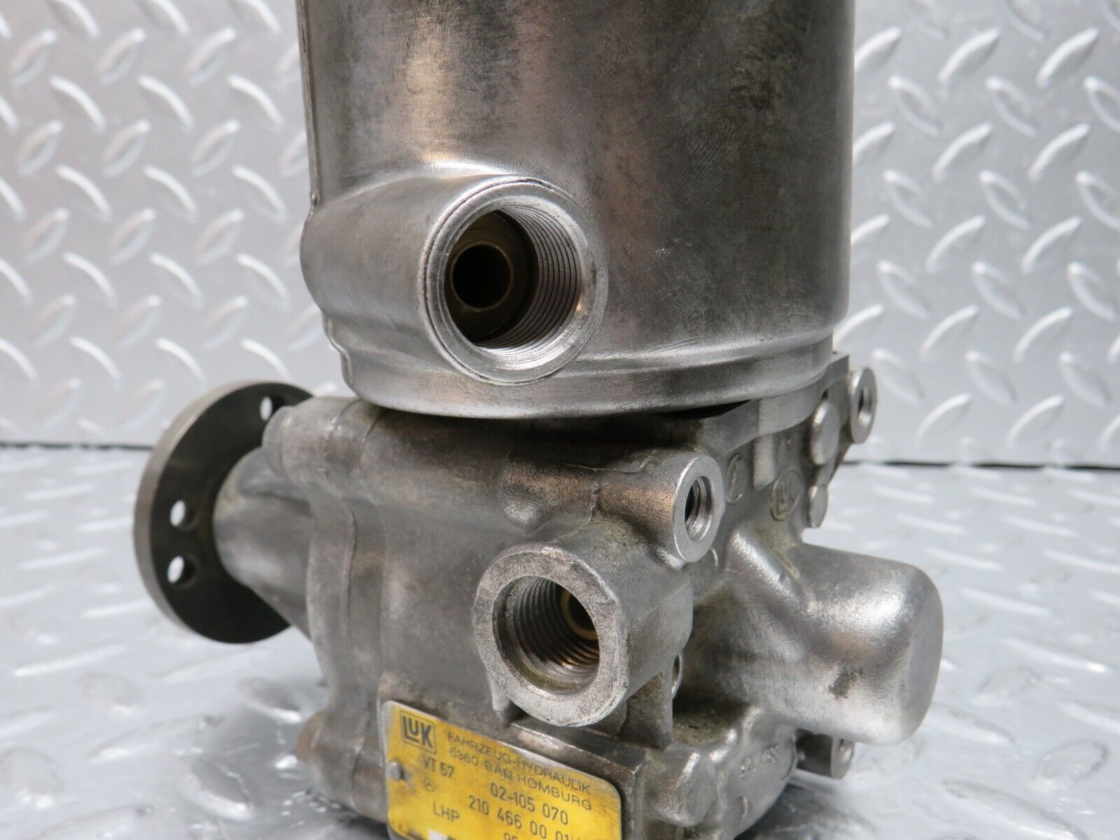 30453 Mercedes-Benz W124 230E Power Steering Pump 2104660001