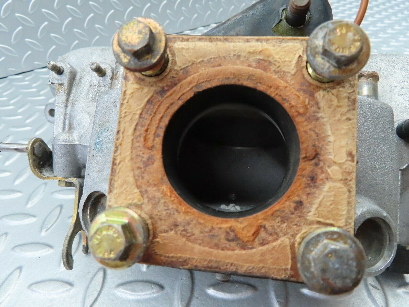 6020 Mercedes-Benz W123 200 Intake Manifold 1021411601