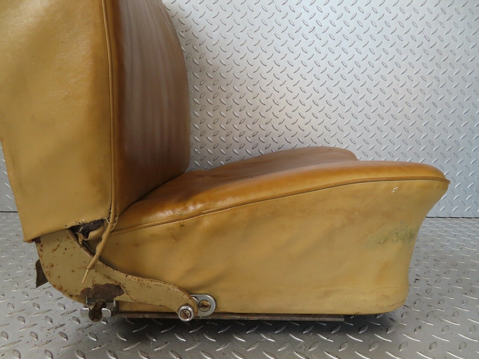 18761 Mercedes-Benz W120 W121 Ponton Front Right Seat Beige