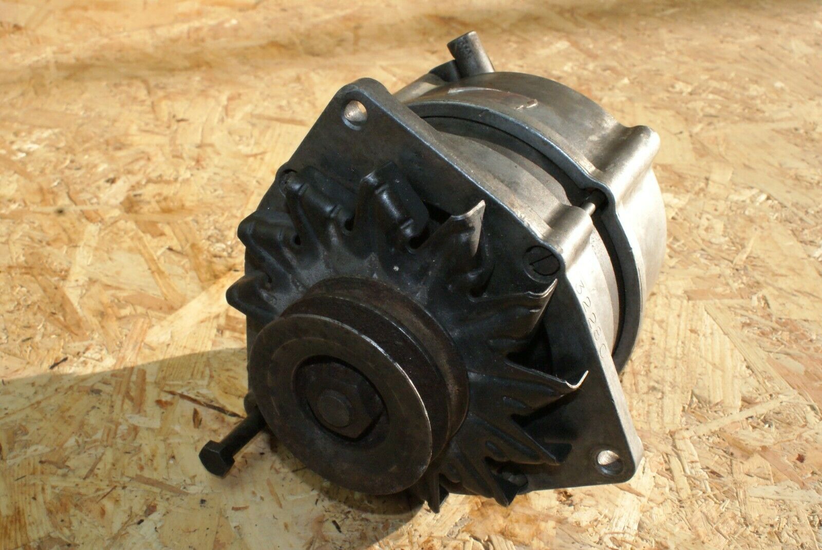 2355 Mercedes-Benz W123 280E Alternator Bosch 1125884274